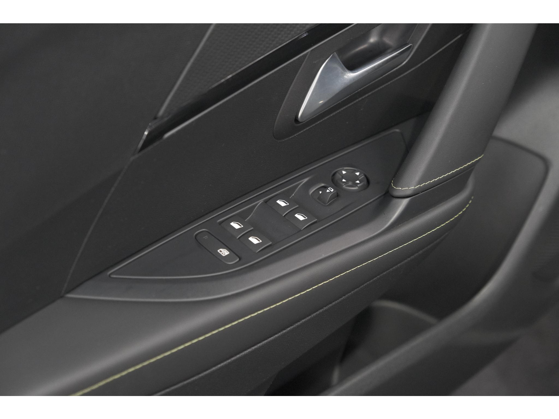 Peugeot 208 1.2 Hybrid 145 e-DCS6 GT | Alcantara Pakket | Camera | Apple Carplay | Stoelverwarming