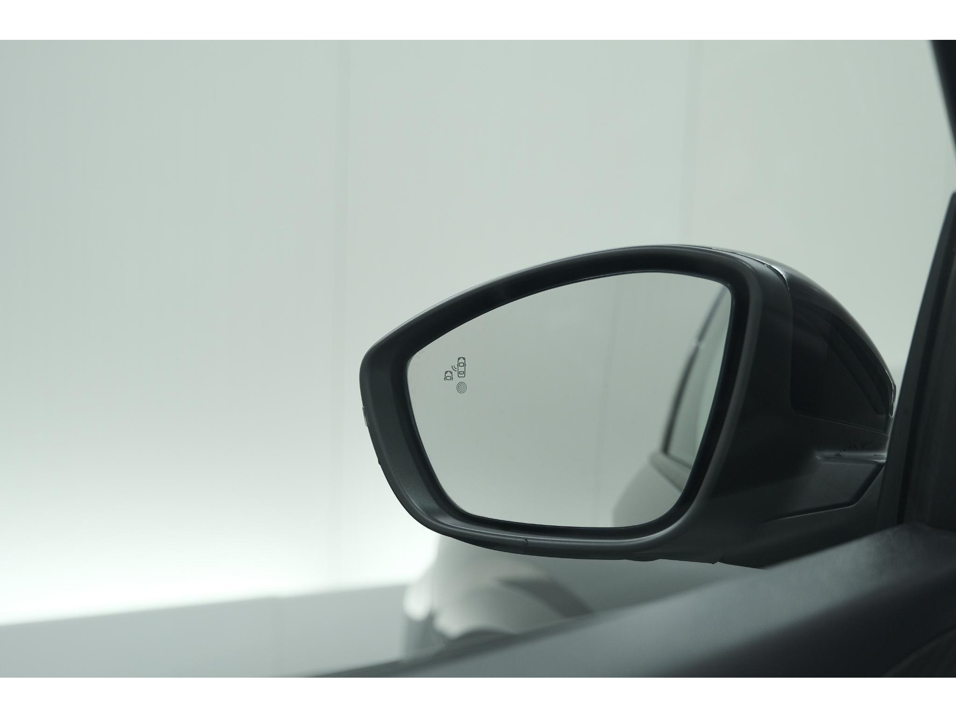 Peugeot 208 PureTech 100 Allure | 360 Camera | Adaptieve Cruise Control | Navigatie | Dodehoekdetectie