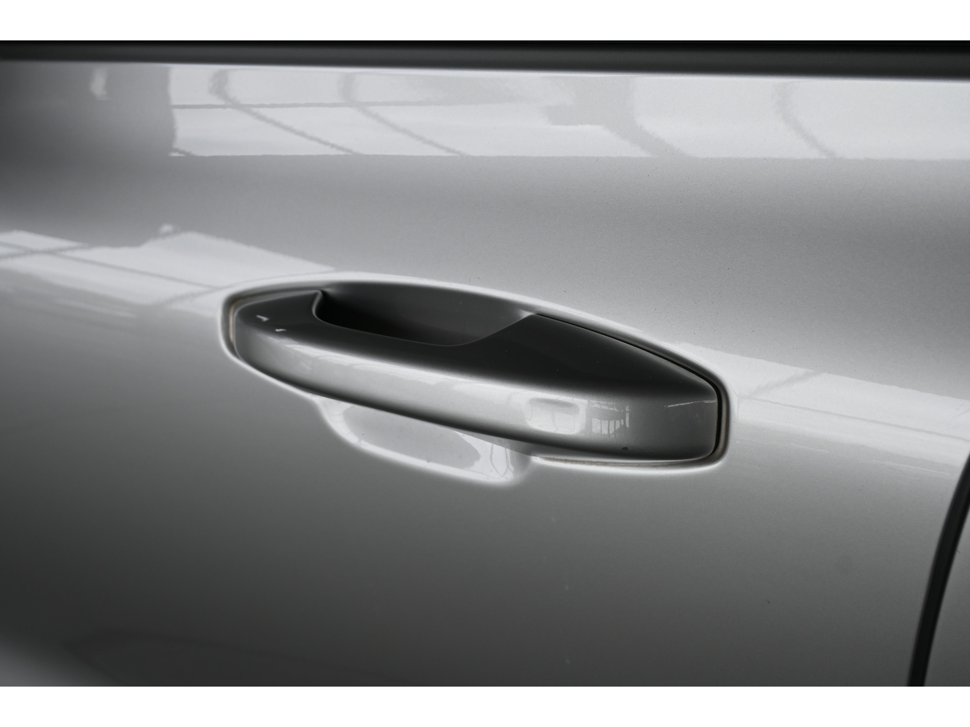 Volvo V60 2.0 B4 R-Design Navigatie Carplay Stoel/Stoelverwarming Virtual Goed Onderhouden! Inruil Mogelijk!