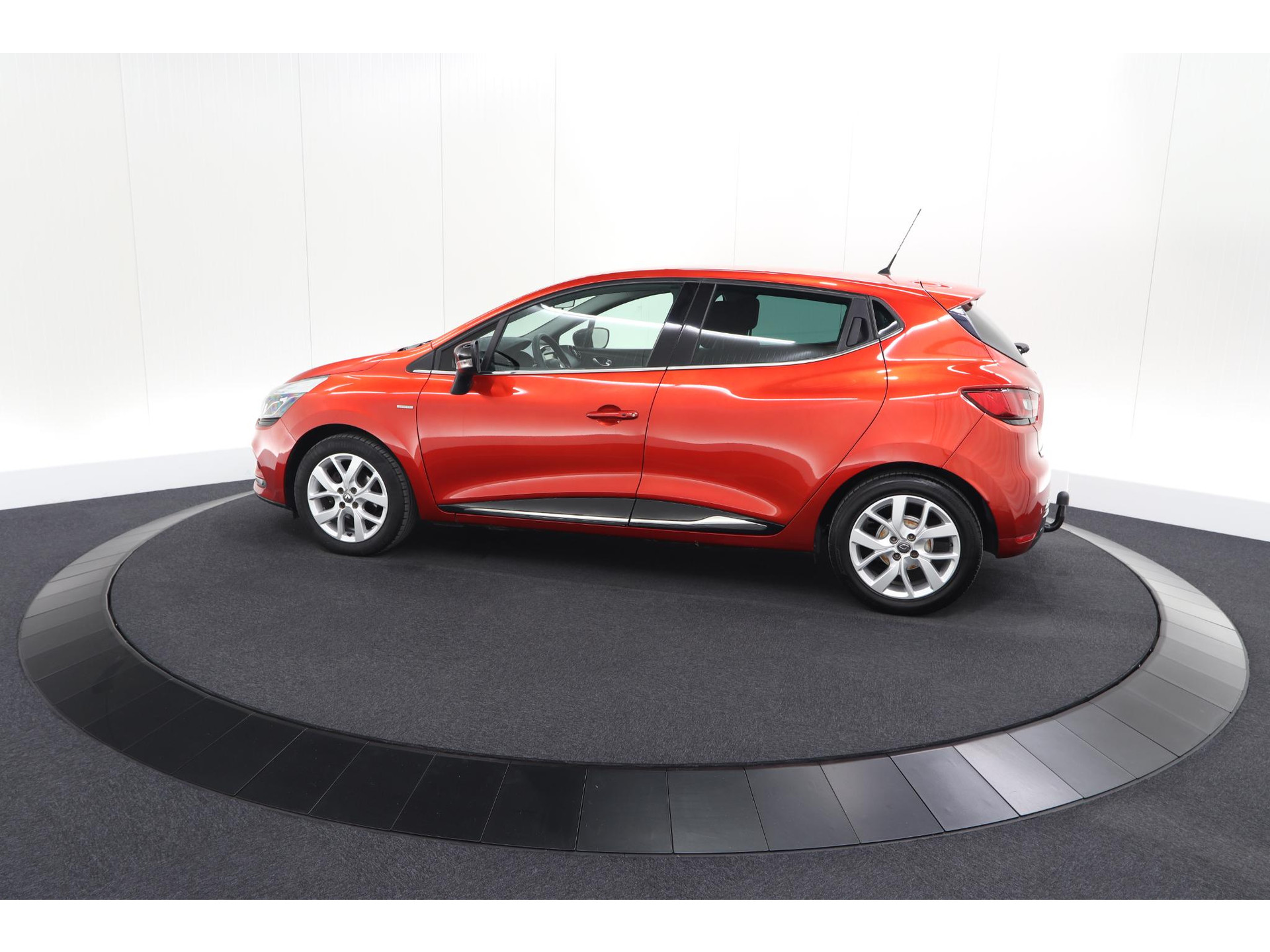 Renault Clio TCe 90 Limited | Trekhaak | Parkeersensoren | Navigatie