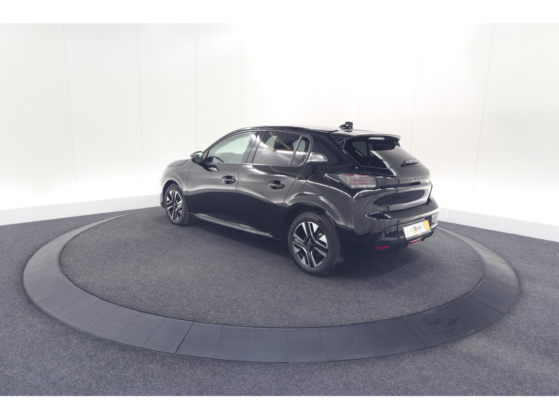 Peugeot 208 PureTech 100 Allure | Parkeersensoren | Navigatie | Apple Carplay