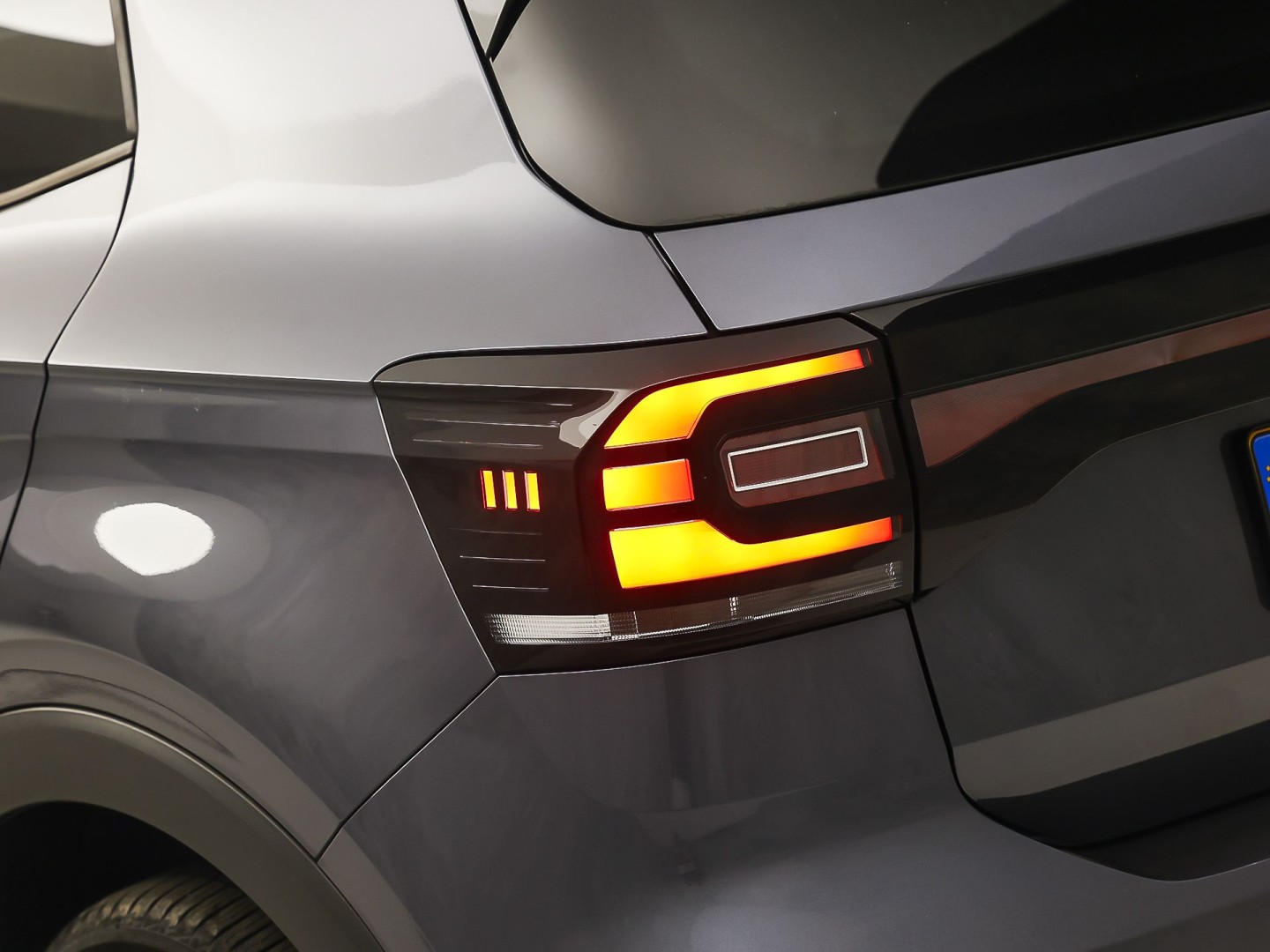 Volkswagen T-Cross 1.0 TSI Life Sport (APPLE CARPLAY, GROOT NAVI, CLIMATE, STOELVERWARMING, SPORTSTOELEN, GETINT GLAS, CRUISE, NIEUWSTAAT)