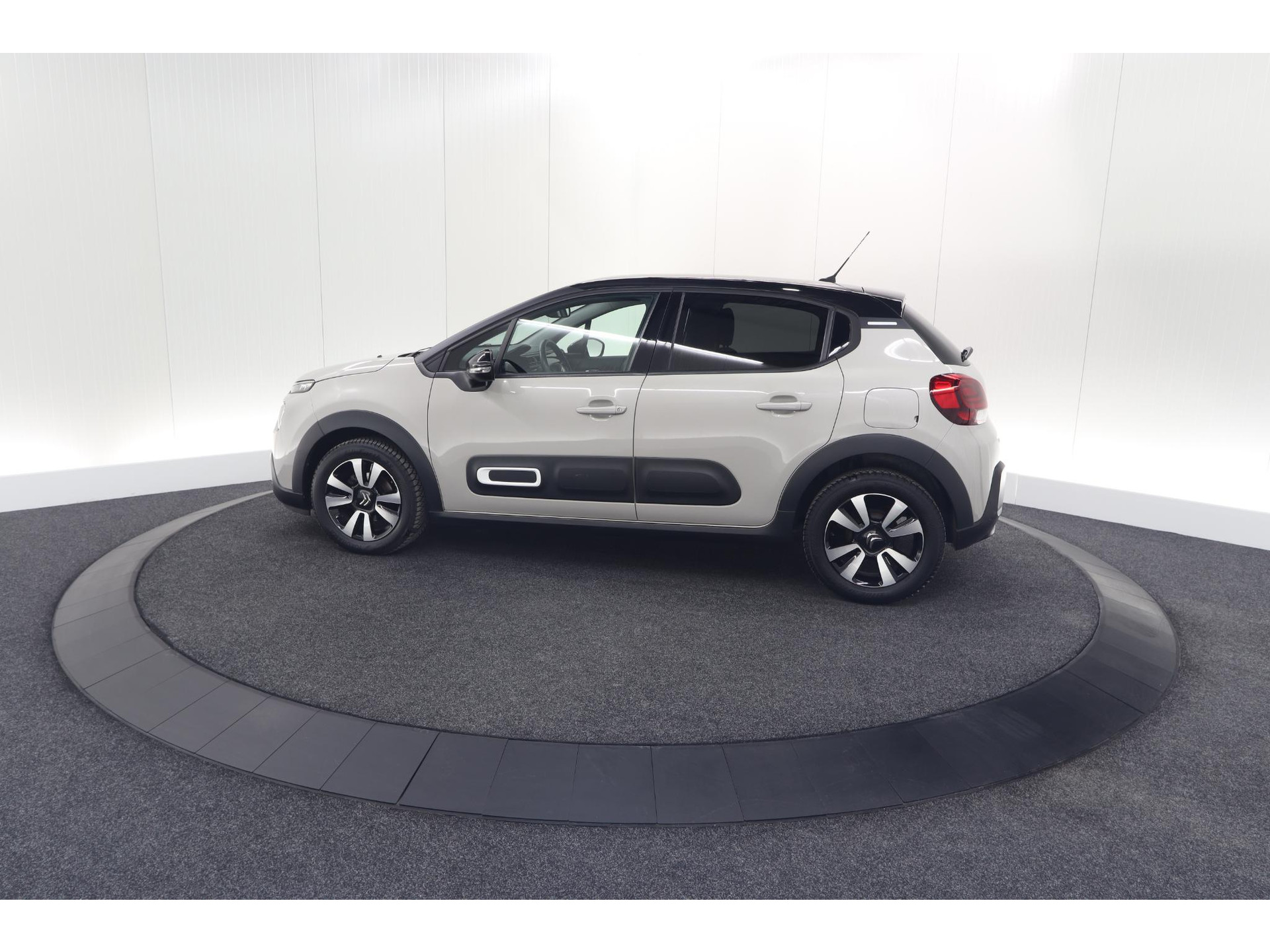 Citroen C3 PureTech 82 Feel Edition | Allseason Banden | Climate Control | Apple Carplay | Parkeersensoren