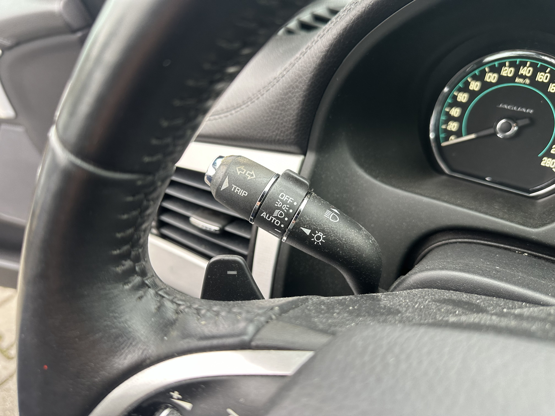 Jaguar XF 2.2D Aut. *LEATHER  | BI-XENON | NAVI-FULLMAP | CAMERA | ECC | PDC | CRUISE | HEATED-COMFORT-SEATS | KEYLESS | SHIFT-PADDLES | TOWBAR | 17"ALU*