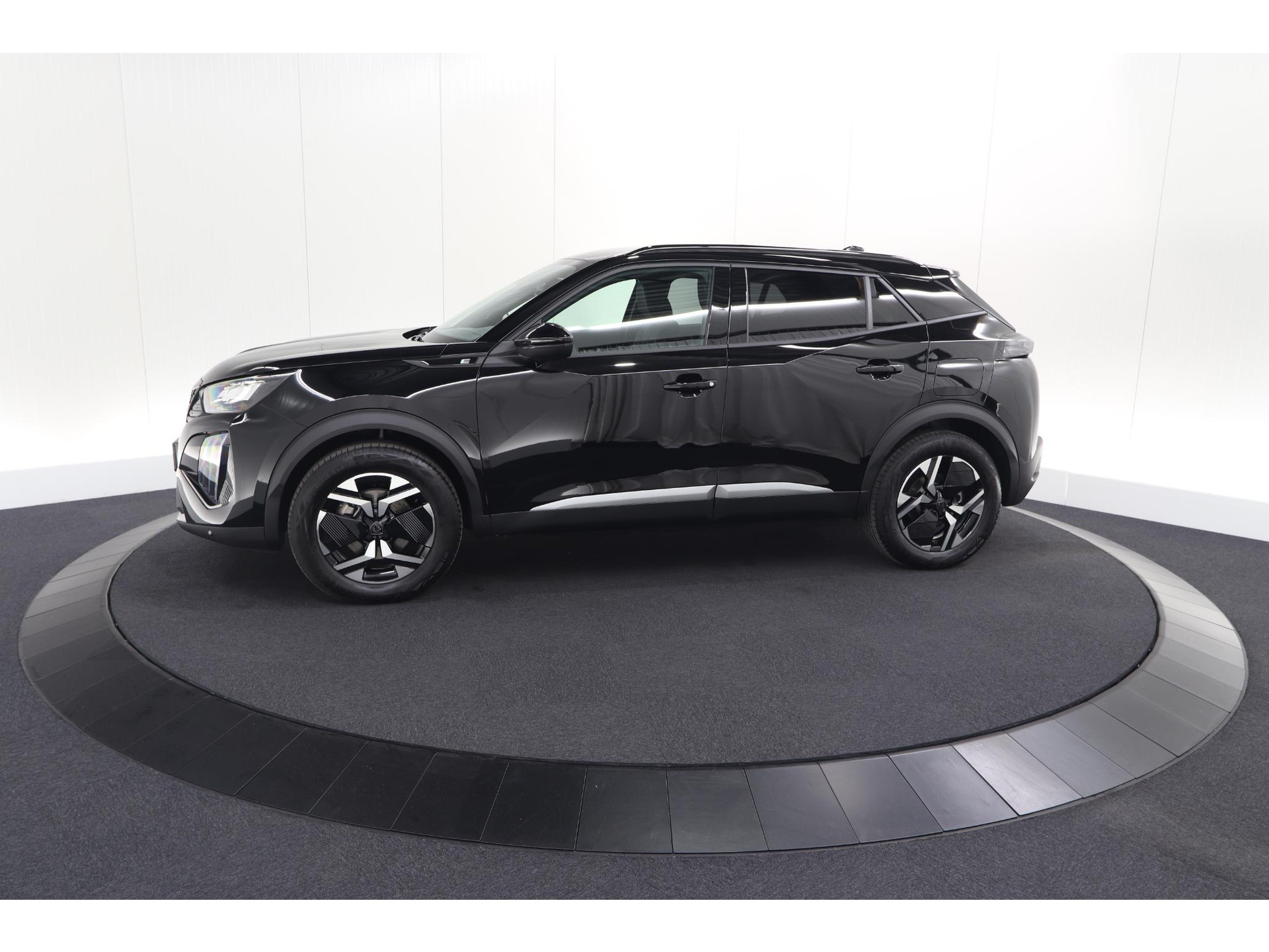 Peugeot e-2008 EV Allure 54 kWh | 11 KW Lader | Warmtepomp | Apple Carplay | Parkeersensoren