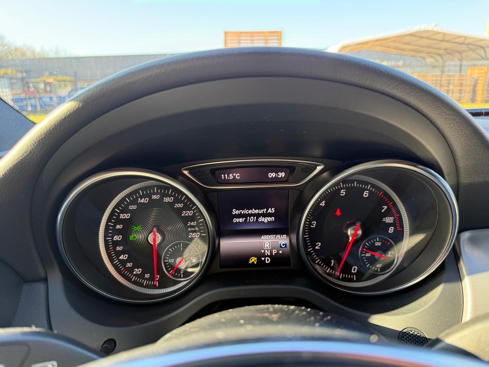 Mercedes-Benz GLA-klasse 180 Business Solution AMG | 2E EIGENAAR | 3/6/12MND GARANTIE | LED | CARPLAY | CRUISE | AUTOMAAT | STOELVERWARMING |