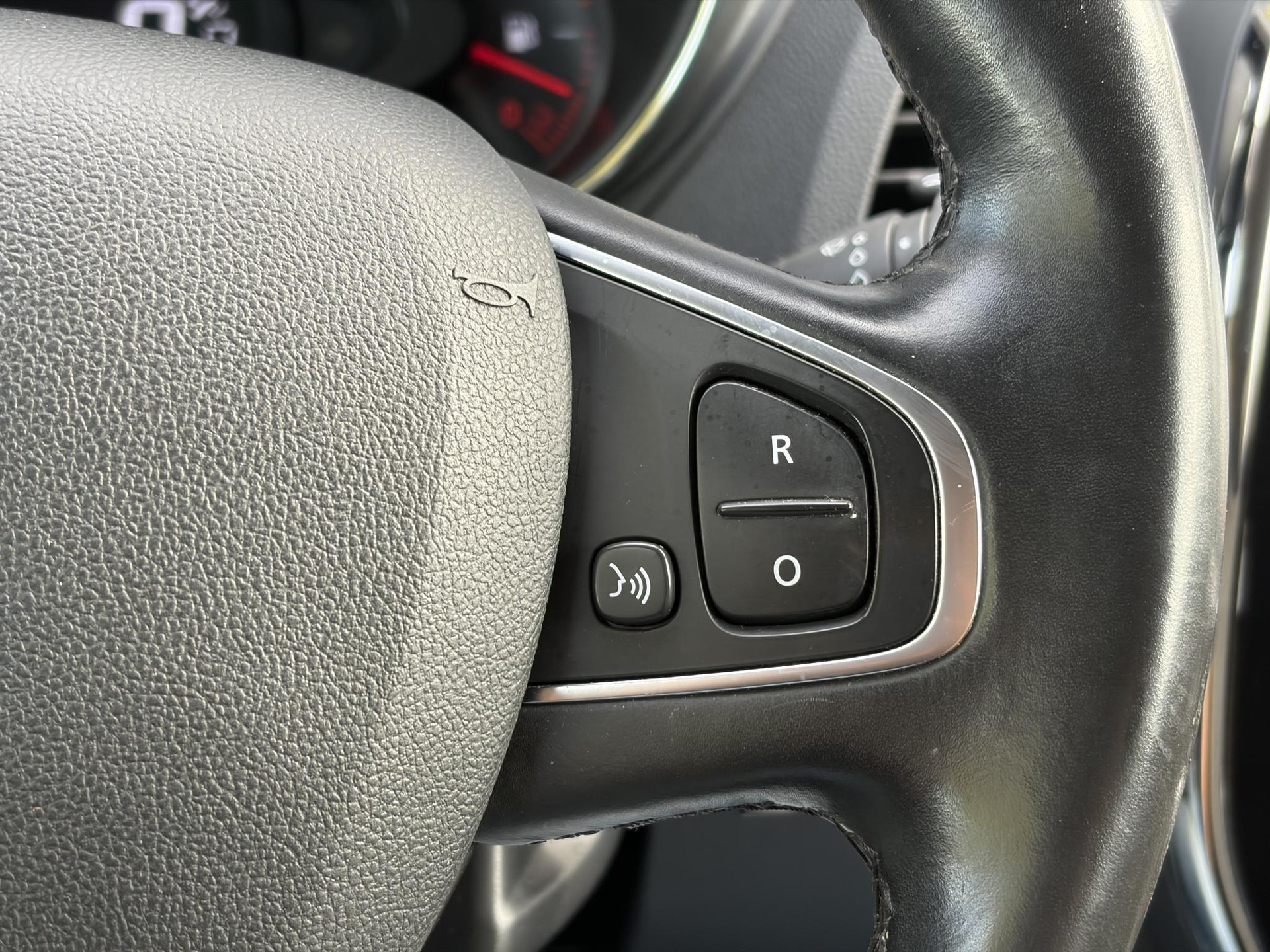 Renault Captur 1.2 TCe Dynamique ✓Navi✓Trekhaak✓Keyless✓Clima✓Cruise✓Dealer Onderhouden✓Automaat✓120pk✓Lm velgen✓Pdc✓N.A.P✓Apk tot 06-2027