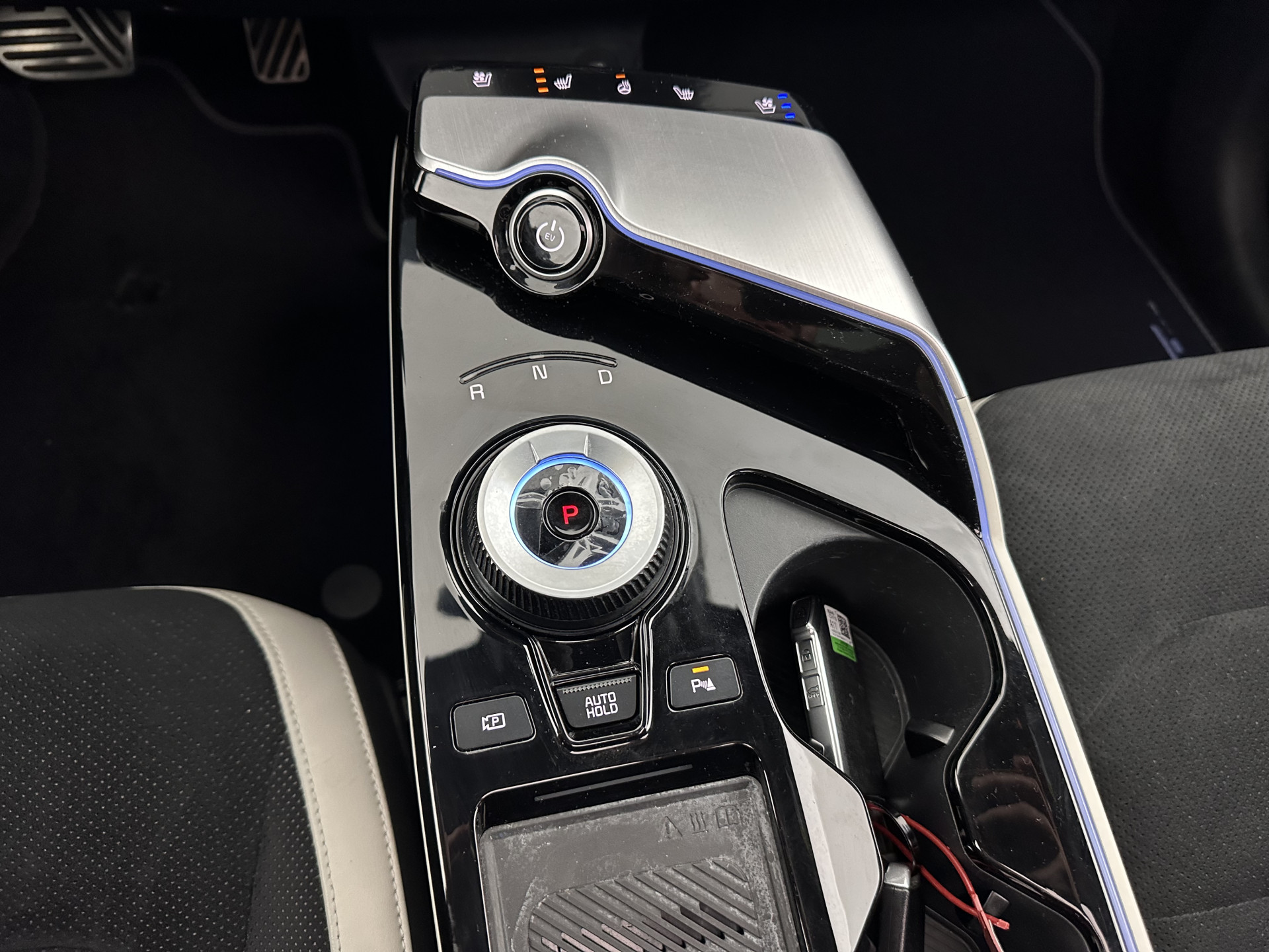 Kia EV6 GT-Line 77.4 kWh (INCL-BTW) *AUT | PANO | HEAD-UP | LEATHER-ALCANTARA | ADAPTIVE-CRUISE | DIGI-COCKPIT | MERIDIAN-AUDIO | MEMORY-PACK | FULL-LED | KEYLESS | TOP-VIEW | DAB | BLIND-SPOT | NAVI-FULLMAP | PRIVAC