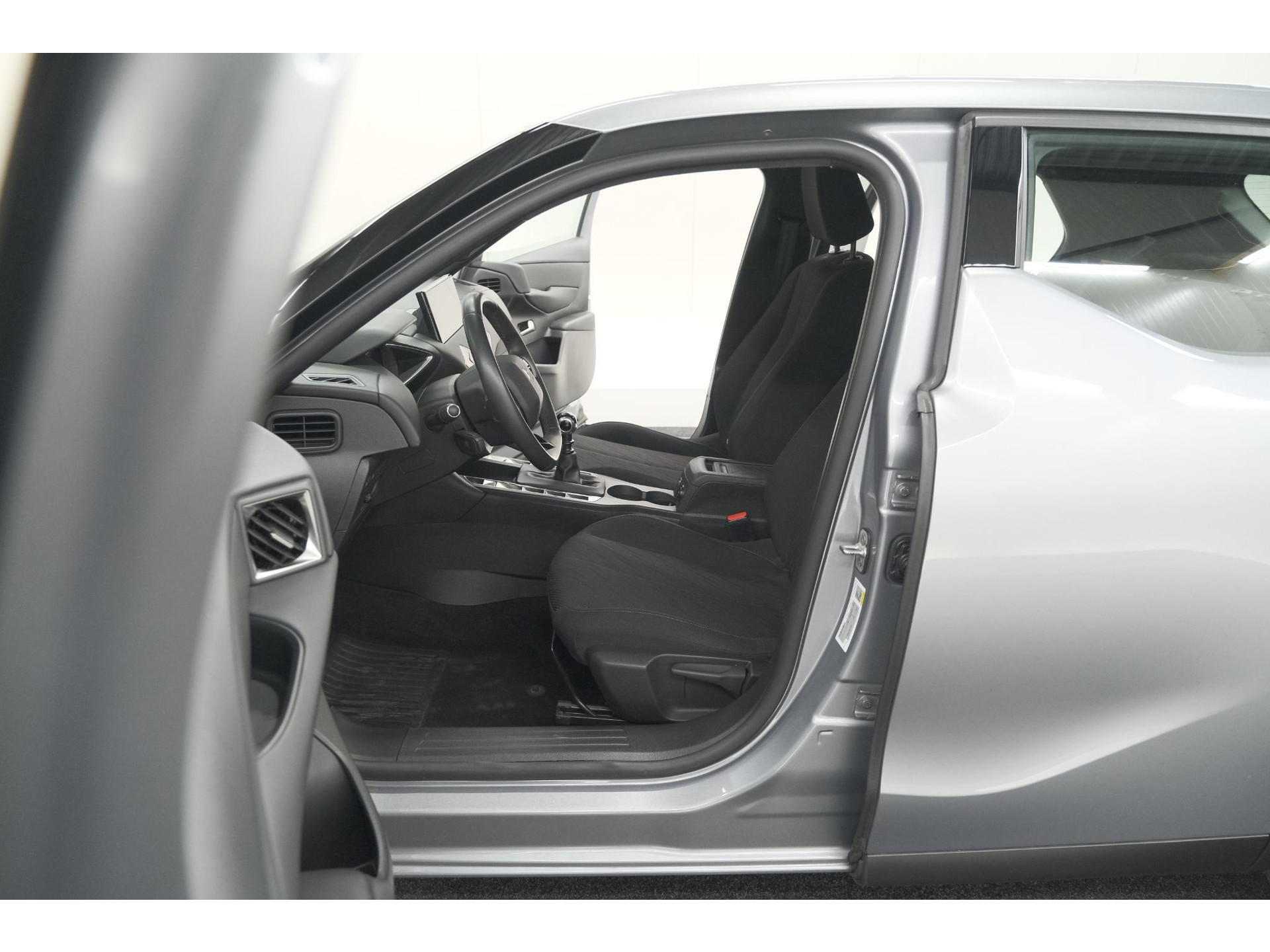 DS 3 Crossback PureTech 100 Montmartre | Parkeersensoren | Apple Carplay | Allseason Banden | Navigatie | Climate Control