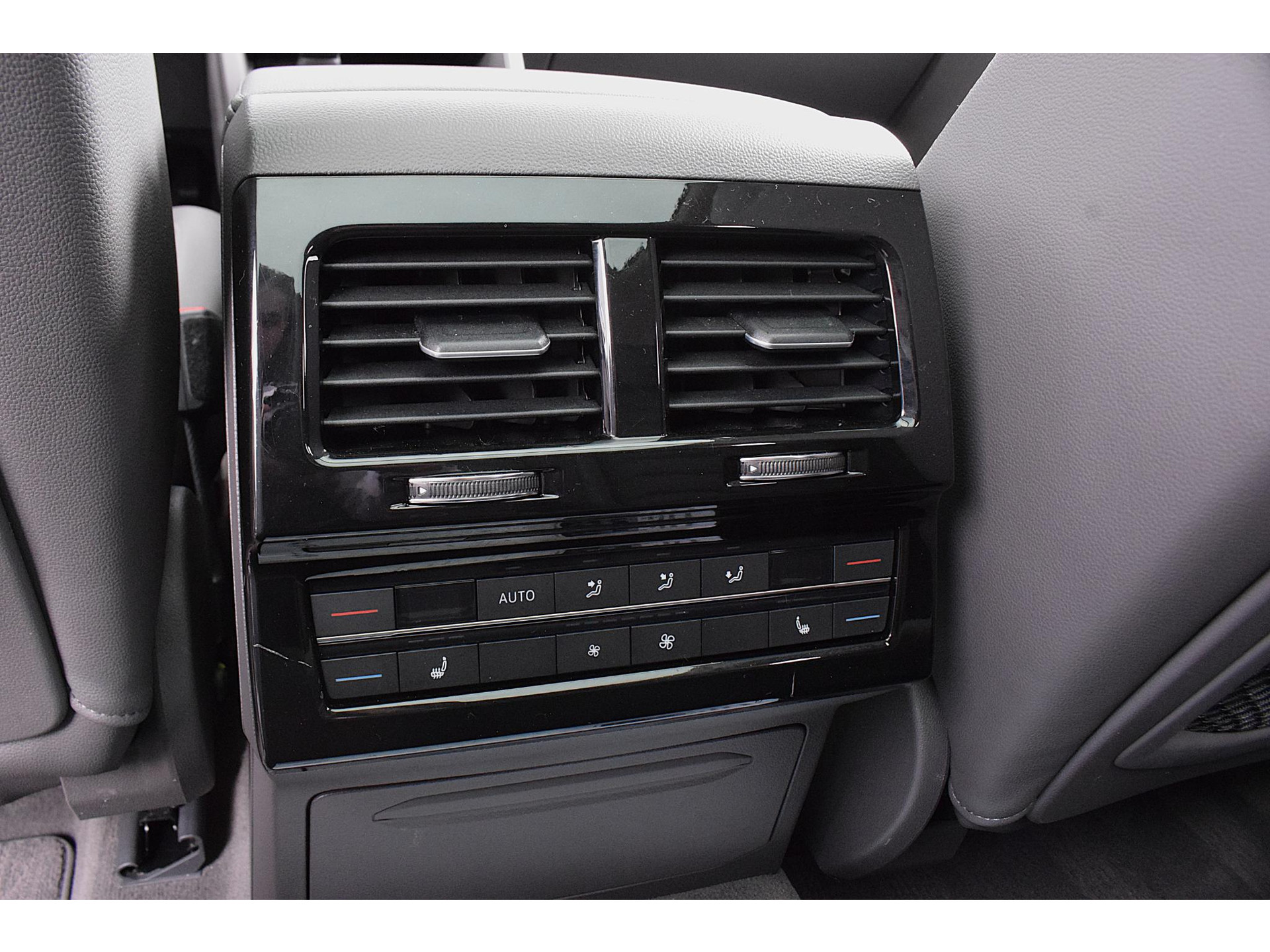 Volkswagen Touareg 3.0 TSi eHybrid 4MOTION | Trekhaak | Luchtvering | Pano | Leer | Memory | SOH 97,6%