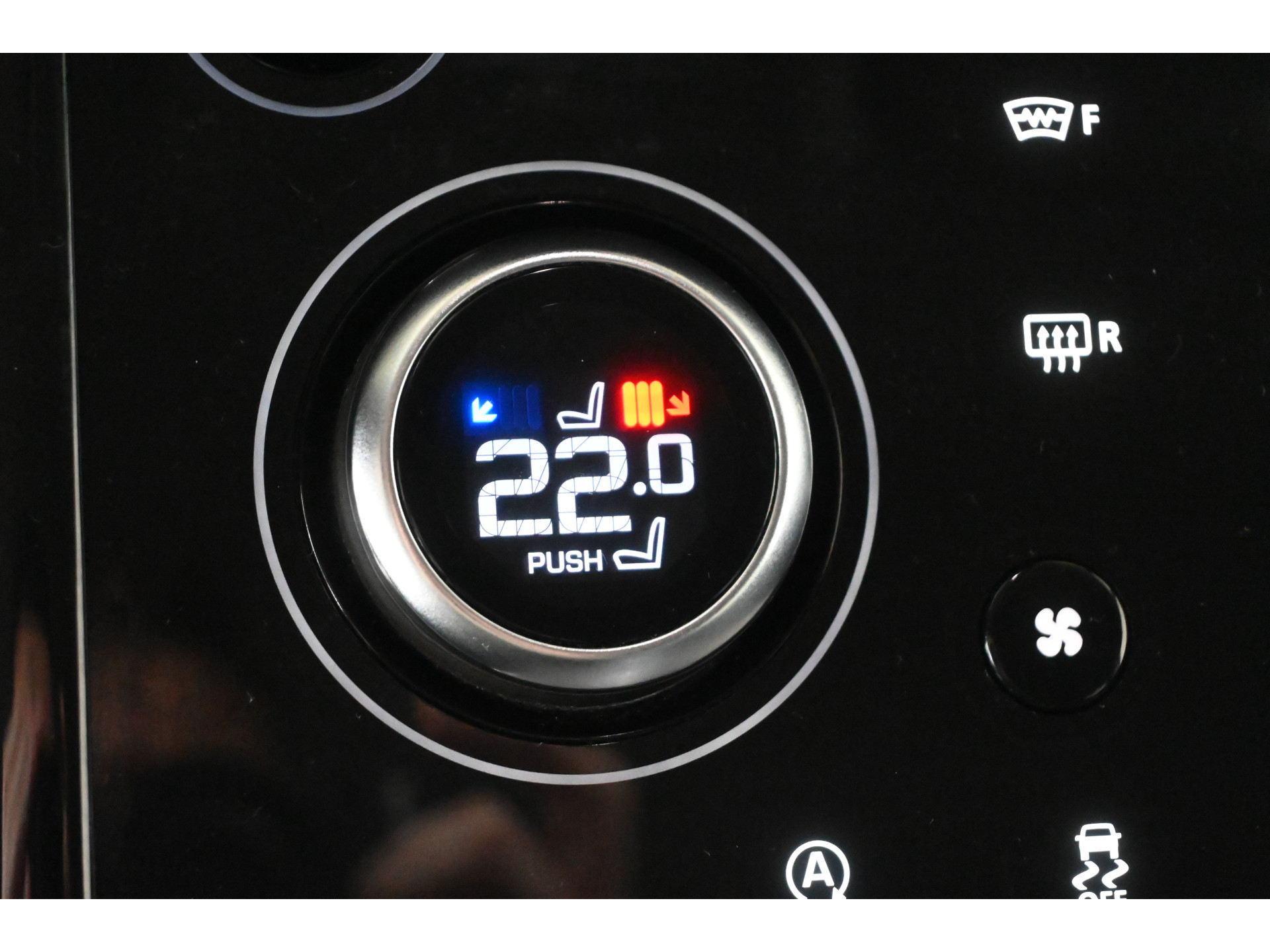 Land Rover Range Rover Evoque 2.0 P200 AWD Automaat Navigatie Leder Stoel/Stuur verwarming Rijklaarprijs Inruil Mogelijk!