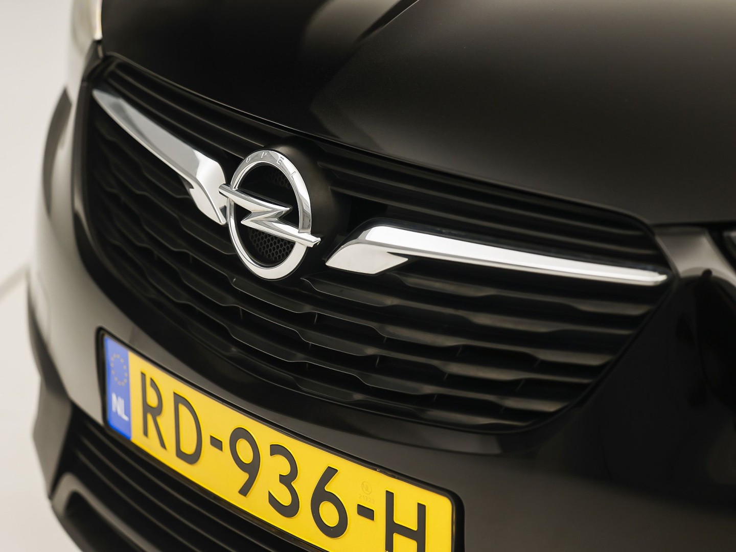 Opel Crossland X 1.2 Sport (APPLE CARPLAY, GROOT NAVI, LM VELGEN, CRUISE, SPORTSTOELEN, PARKEERSENSOREN, NIEUWE APK, NIEUWSTAAT)