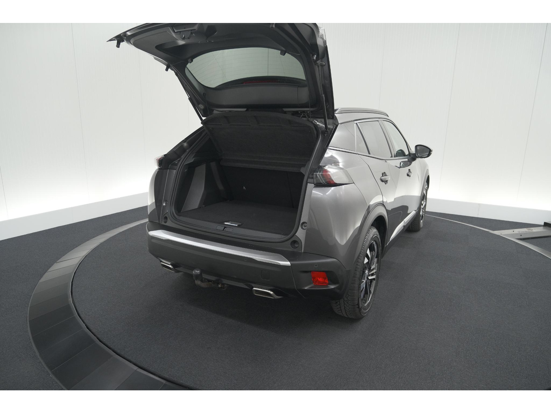 Peugeot 2008 PureTech 130 EAT8 Allure Pack | Trekhaak | Camera | Navigatie | Parkeersensoren