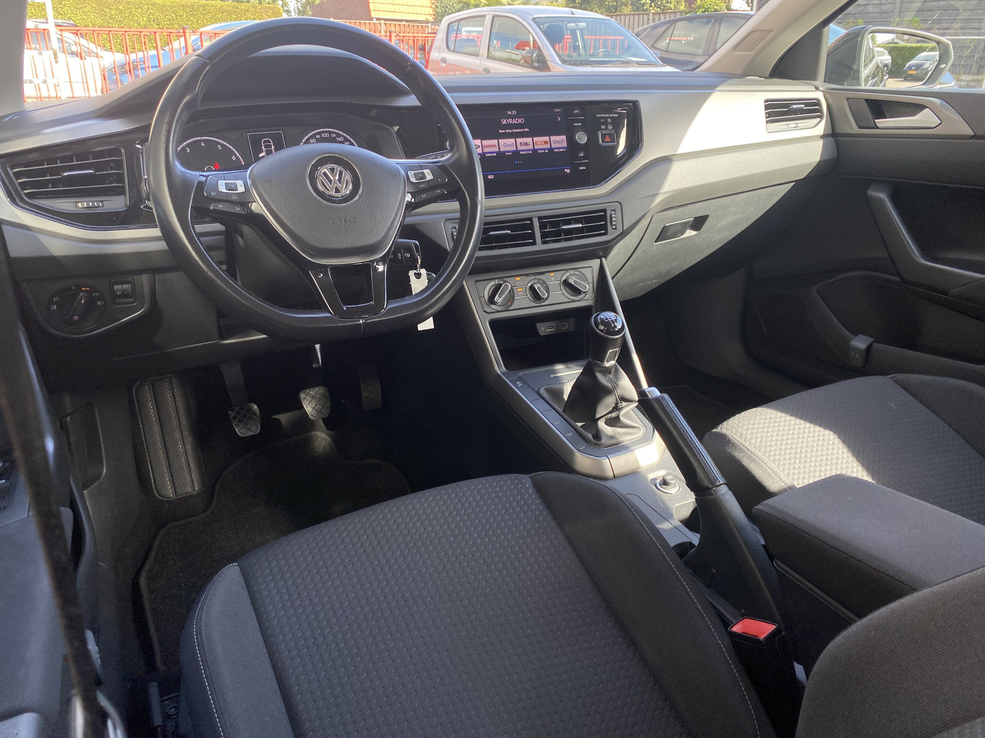 Volkswagen Polo 1.0 Comfortline | apple carplay - android auto | airco | cruise control | bluetooth | lichtsensor | NL auto
