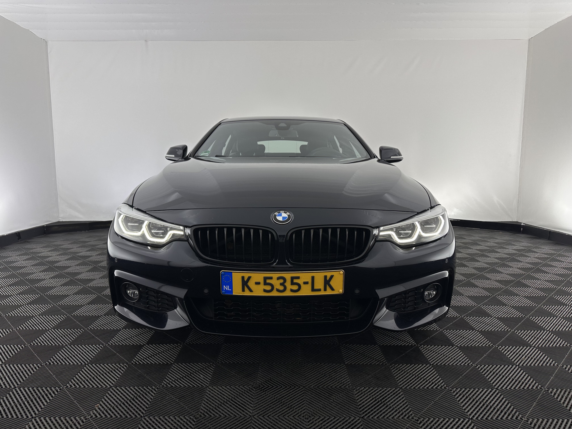 BMW 4-serie Gran Coupé 420i M-Sportpack High Executive Edition (INCL-BTW) Aut. *LEATHER | FULL-LED | DIGI-COCKPIT | HIFI-SOUND | HEATED-SPORTSEATS | DAB+ | CAMERA | SHIFTPADDLES | PRIVACYGLASS | HEAD-UP | TOWBAR | KEYLESS | CARBON-INLAY | 19''ALU*
