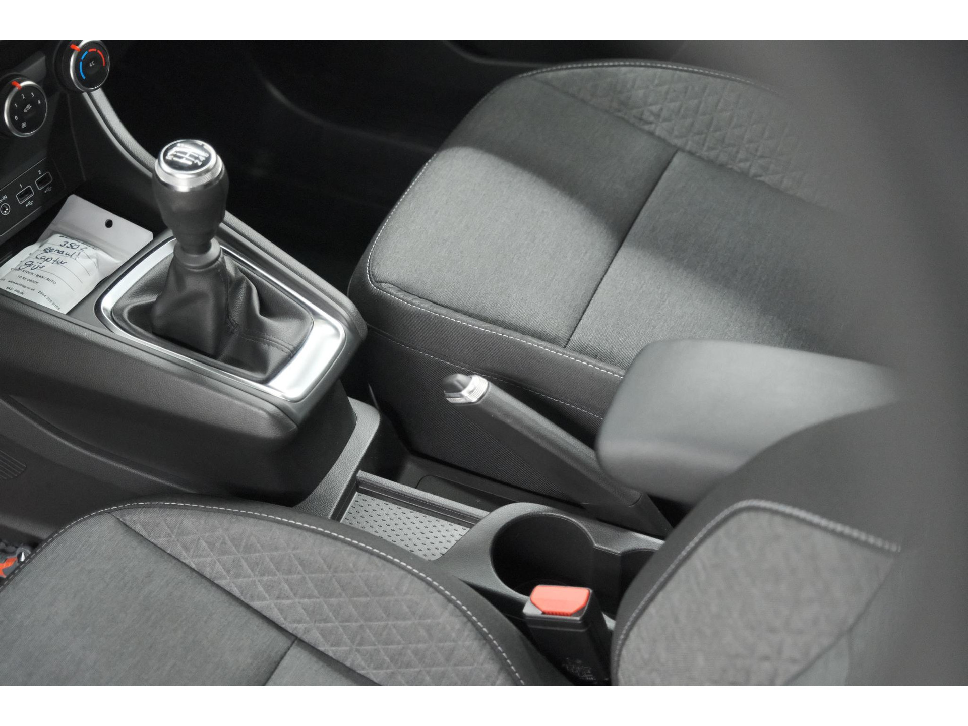Renault Captur TCe 90 Evolution | Parkeersensoren | Navigatie | Allseason Banden | Apple Carplay