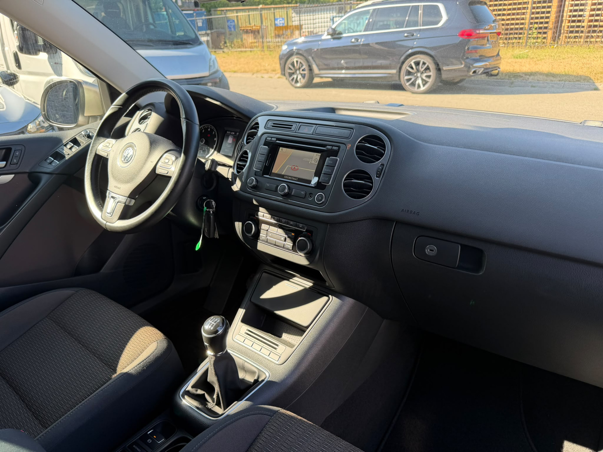 Volkswagen Tiguan 1.4 TSI Sport&Style | 1E EIGENAAR |3/6/12 MND GARANTIE | NAVI | PDC | TREKHAAK | NL AUTO |