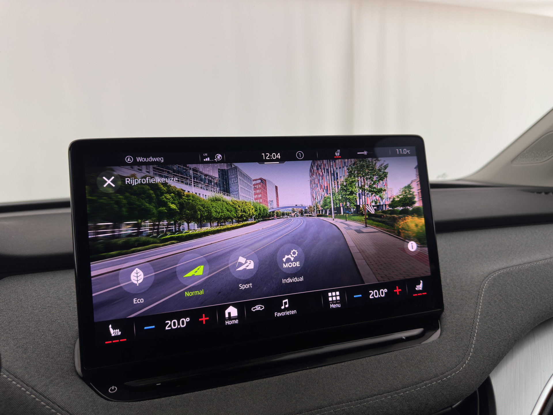 ŠKODA Enyaq iV 80 [ 3-Fase ] {SOH-88% } (INCL-BTW) *LEATHER-FABRIC | FULL-LED | DIGI-COCKPIT | CAMERA | KEYLESS | NAVI-FULLMAP | AMBIENT-LIGHT | ECC | HEATED-COMFORTSEATS | DAB+ | PDC | CRUISE | CARPLAY | TOWBAR | 19"ALU*