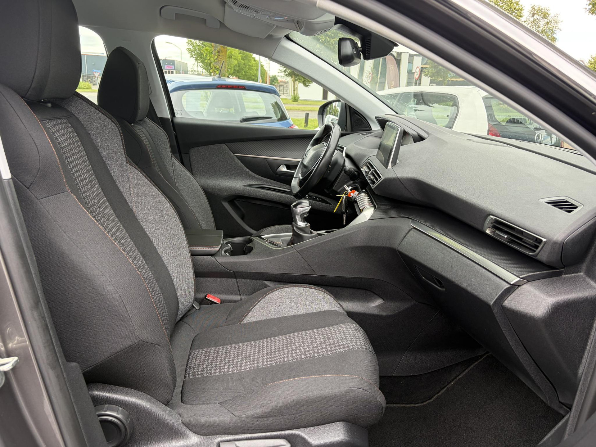 Peugeot 5008 1.2 PureTech Active 1e Eigenaar,D-riem 12-2023,Trekhaak,7 Persoons,6 Bak,Carplay,Clima,Cruise,131pk,Pdc,Dealer Onderhouden,N.A.P,Apk tot 05-2027