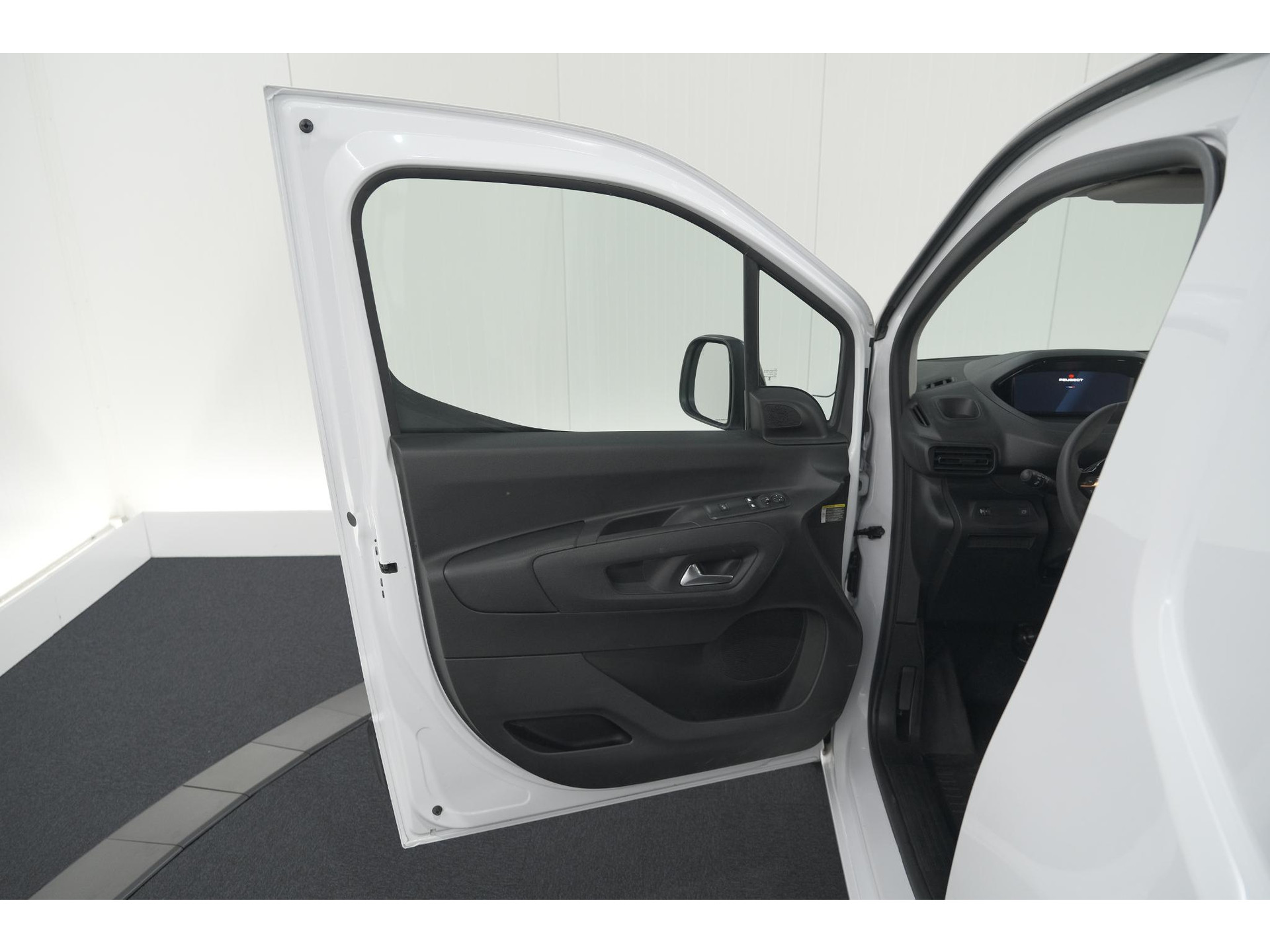 Peugeot Partner 1.5 BlueHDi 130 EAT8 S&S L1 | Trekhaak | Laadruimte-Pakket | Camera | Dodehoekdetectie