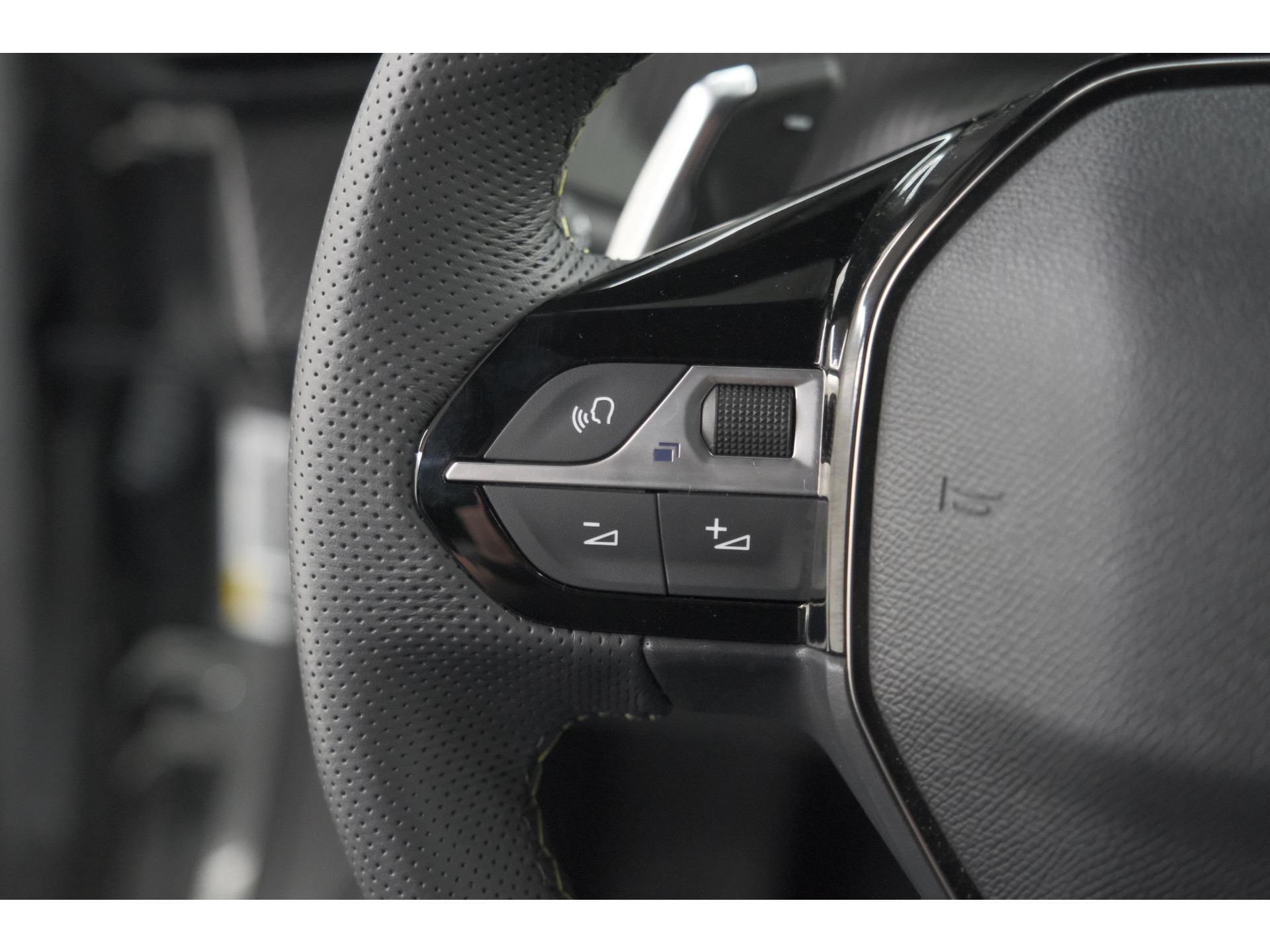 Peugeot 2008 PureTech 130 EAT8 GT | 360 Camera | Adaptieve Cruise Control | Stoelmaasage | Apple Carplay