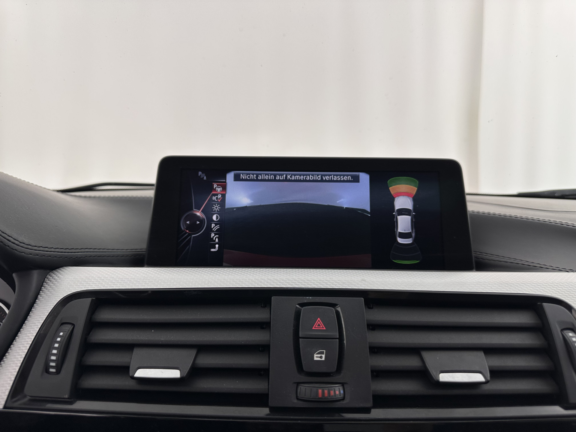 BMW 3-serie 330d M-Sportpack High Executive Aut. *PANO | LEATHER | XENON | ADAPTIVE-CRUISE | HARMAN/KARDON | MEMORY-PACK | BLINDSPOT | HEATED-SPORTSEATS | CAMERA | DAB | KEYLESS | ECC | HEAD-UP | PDC | SHIFTPADDLES | TOWBAR |  18''ALU