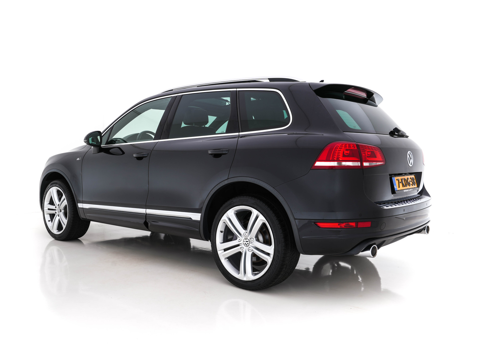 Volkswagen Touareg 3.0 TDI R-line-Pack Chrome-Pack Aut. *PANO | FULL-LEATHER | NAVI-FULLMAP | XENON | DYNAUDIO | MEMORY-PACK | ECC | SHIFT-PADDLES | PDC | DAB | COMFORT-SEATS | 21"ALU*
