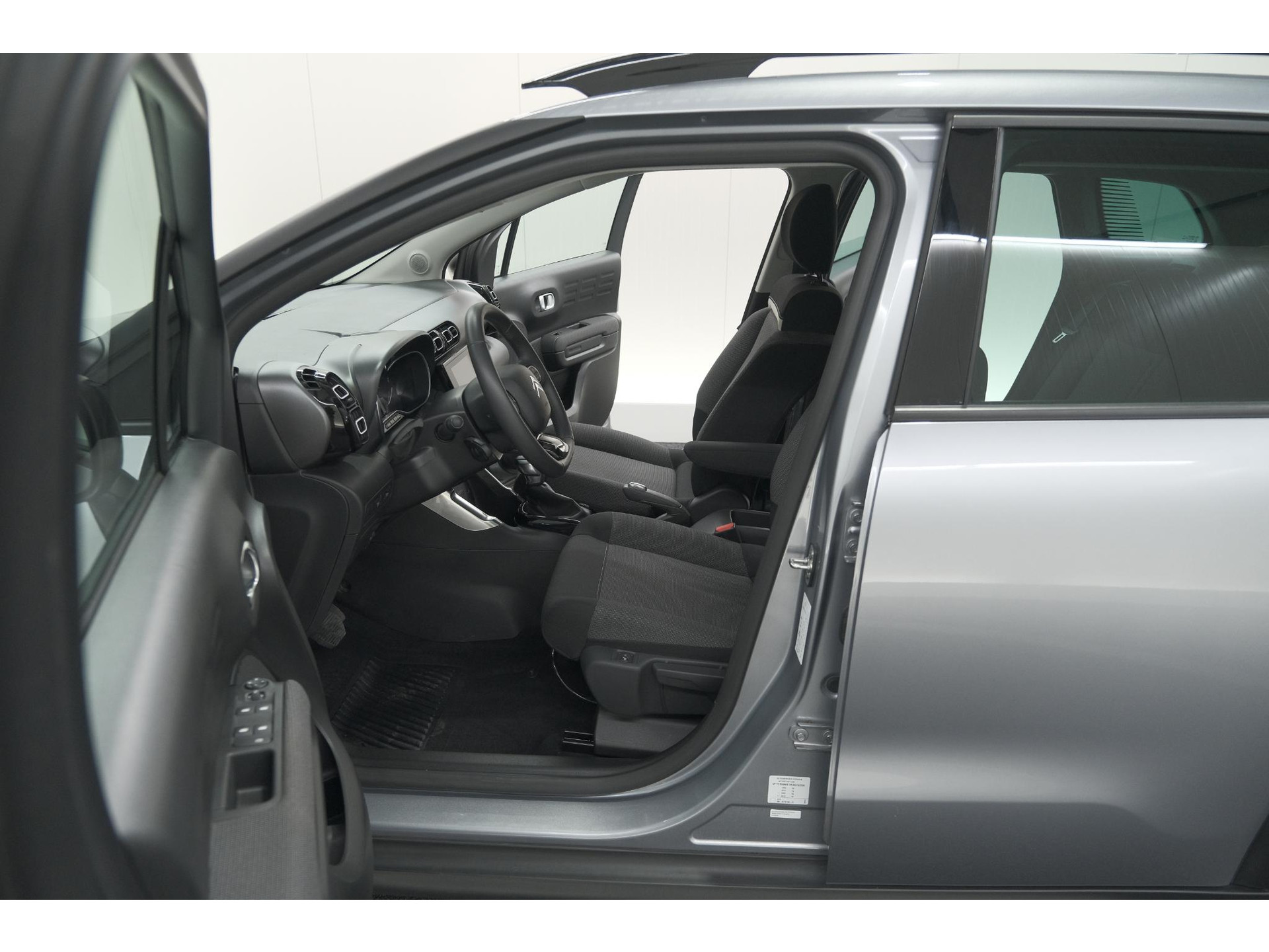Citroen C3 Aircross PureTech 130 EAT6 Max | Parkeersensoren | Stoelverwarming | Apple Carplay | 16 Inch Lichtmetalen Velgen