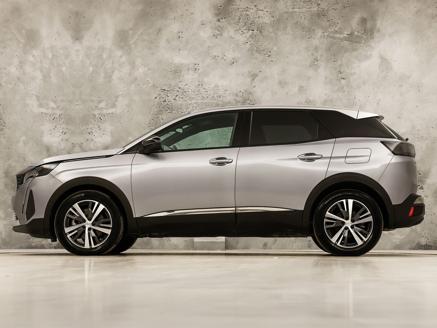 Peugeot 3008 1.6 HYbrid 225 Allure Sport 225Pk Automaat (APPLE CARPLAY, GROOT NAVI, KEYLESS, LEDER, 360 CAMERA, SPORTSTOELEN, ZWART HEMEL, GETINT GLAS, NIEUWSTAAT)