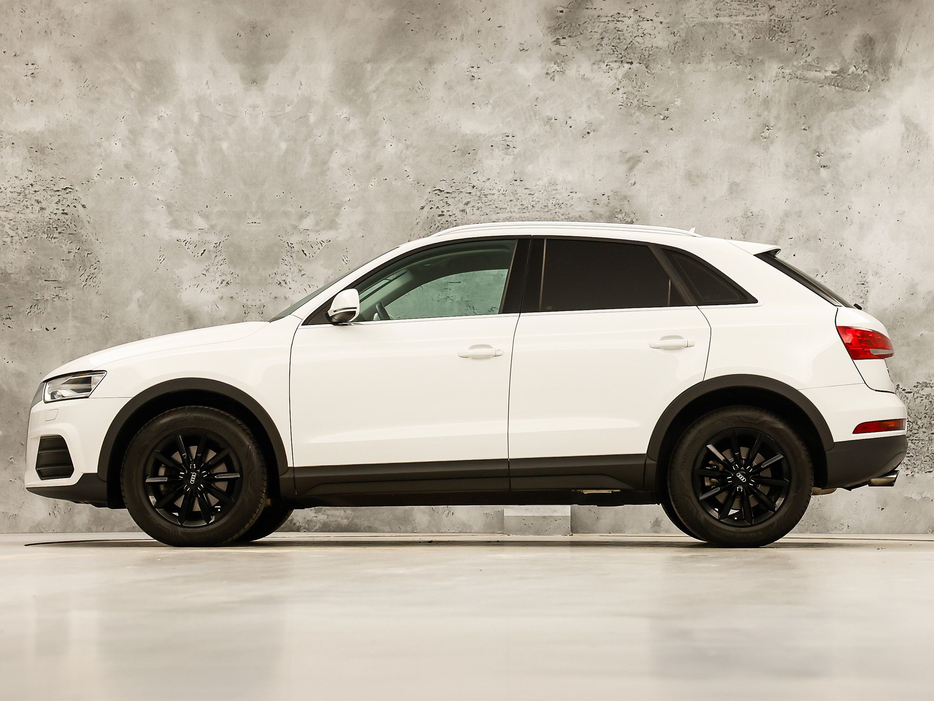 Audi Q3 1.4 TFSI Sport 150Pk Automaat (NAVIGATIE, CLIMATE, STOELVERWARMING, GETINT GLAS, SPORTSTOELEN, BLUETOOTH, NIEUWE APK, NIEUWSTAAT)