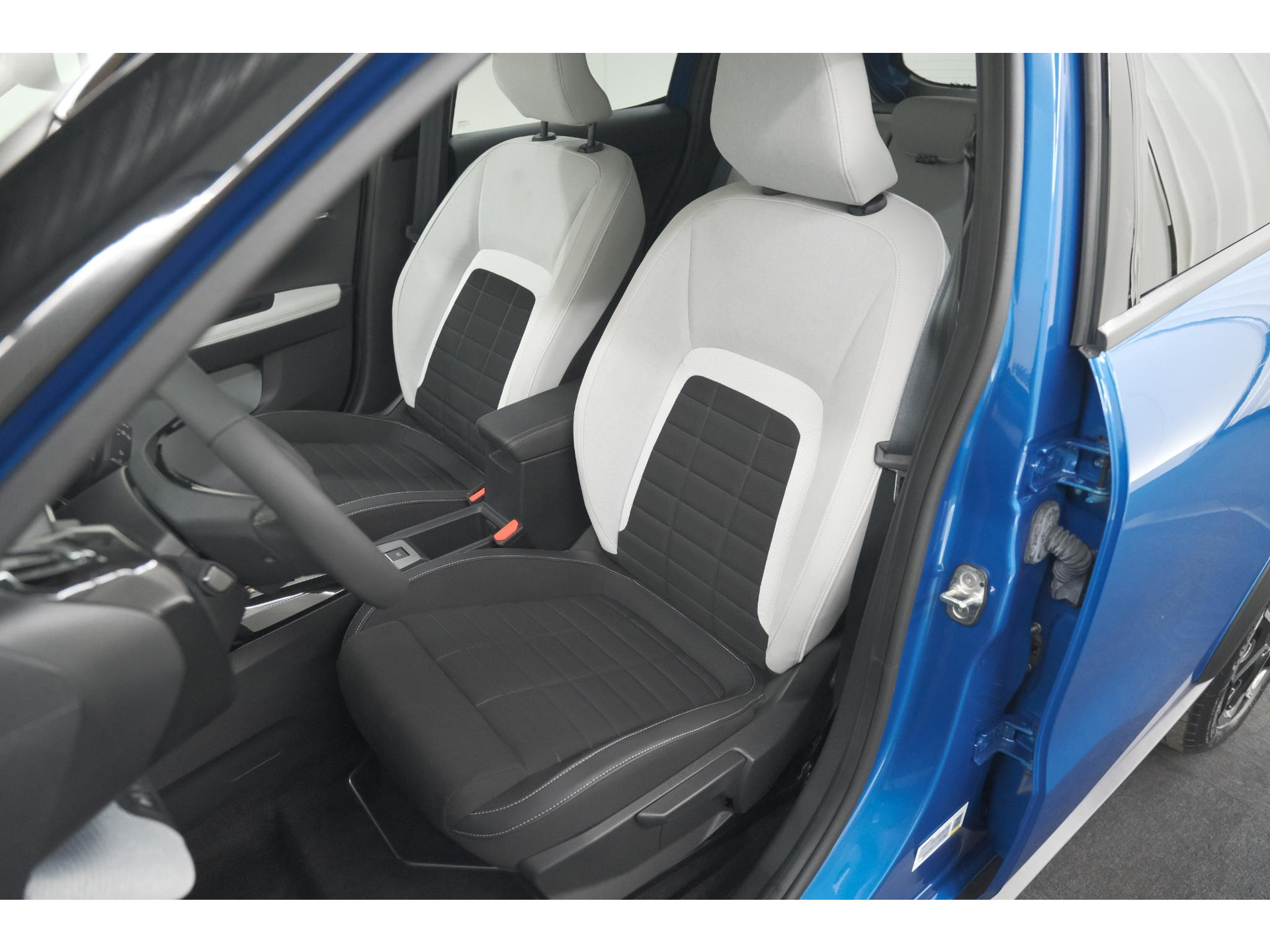 Citroen Ë-C3 Max 113pk 44 kWh | 11 KW Lader | 95,9% SOH | Camera | Navigatie | Parkeersensoren