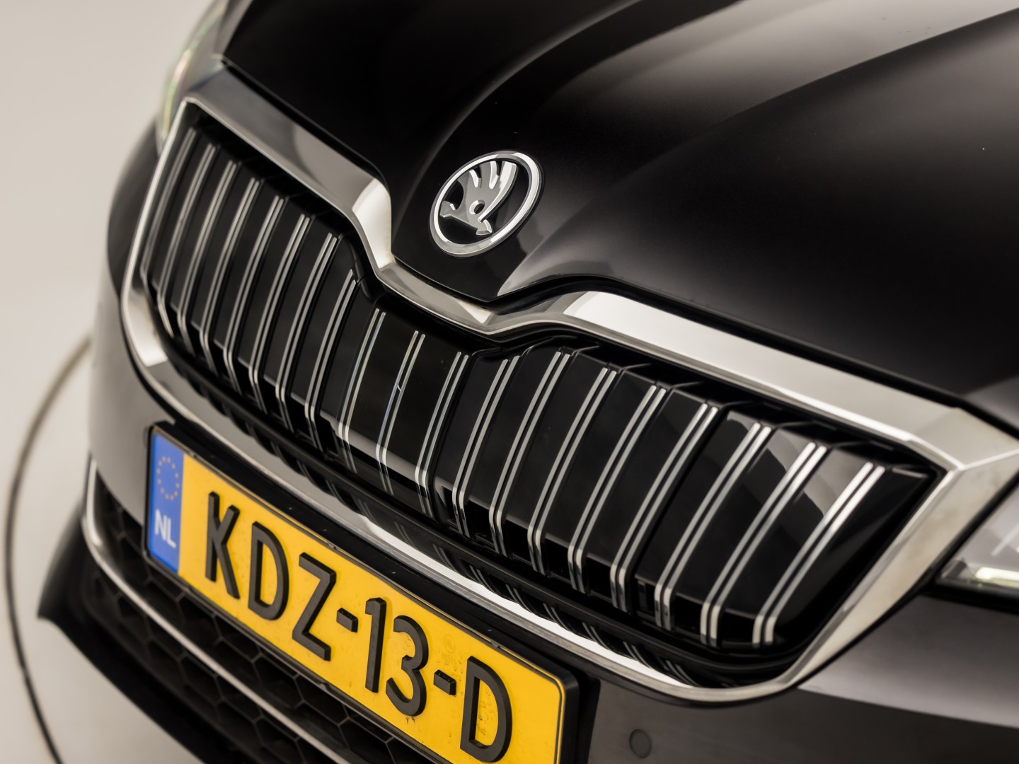 Škoda Superb Combi 1.4 TSI iV Business Sport 218Pk Automaat (VIRTUAL COCKPIT, APPLE CARPLAY, GROOT NAVI, CAMERA, STOELVERWARMING, SPORTSTOELEN, KEYLESS, ADAPTIVE CRUISE, GETINT GLAS, NIEUWSTAAT)