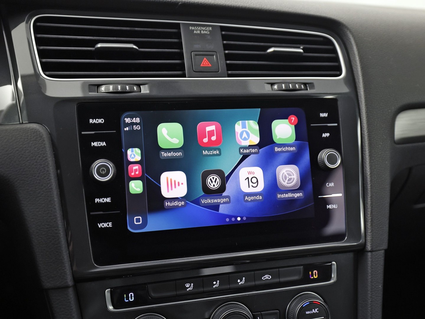 Volkswagen Golf 1.0 TSI Sportline (APPLE CARPLAY, NAP, GROOT NAVI, CLIMATE, PARKEERSENSOREN, SPORTSTOELEN, LM VELGEN, ADAPTIVE CRUISE, NIEUWSTAAT)