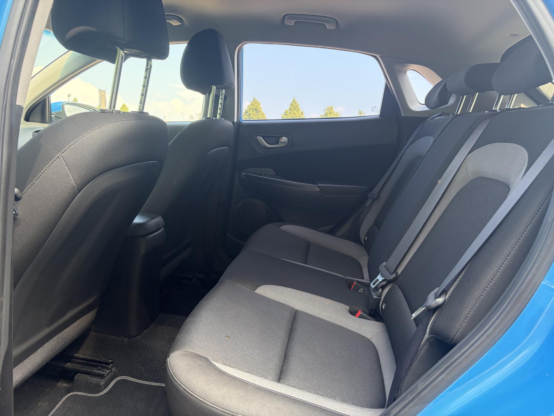 Hyundai Kona 1.0T Essence 2e Eigenaar,Trekhaak,Camera,Carplay,Navi,Clima,Cruise,6 Bak,N.A.P,120pk,Lm velgen,Rijstrooksensor,Pdc,Apk tot 03-2027