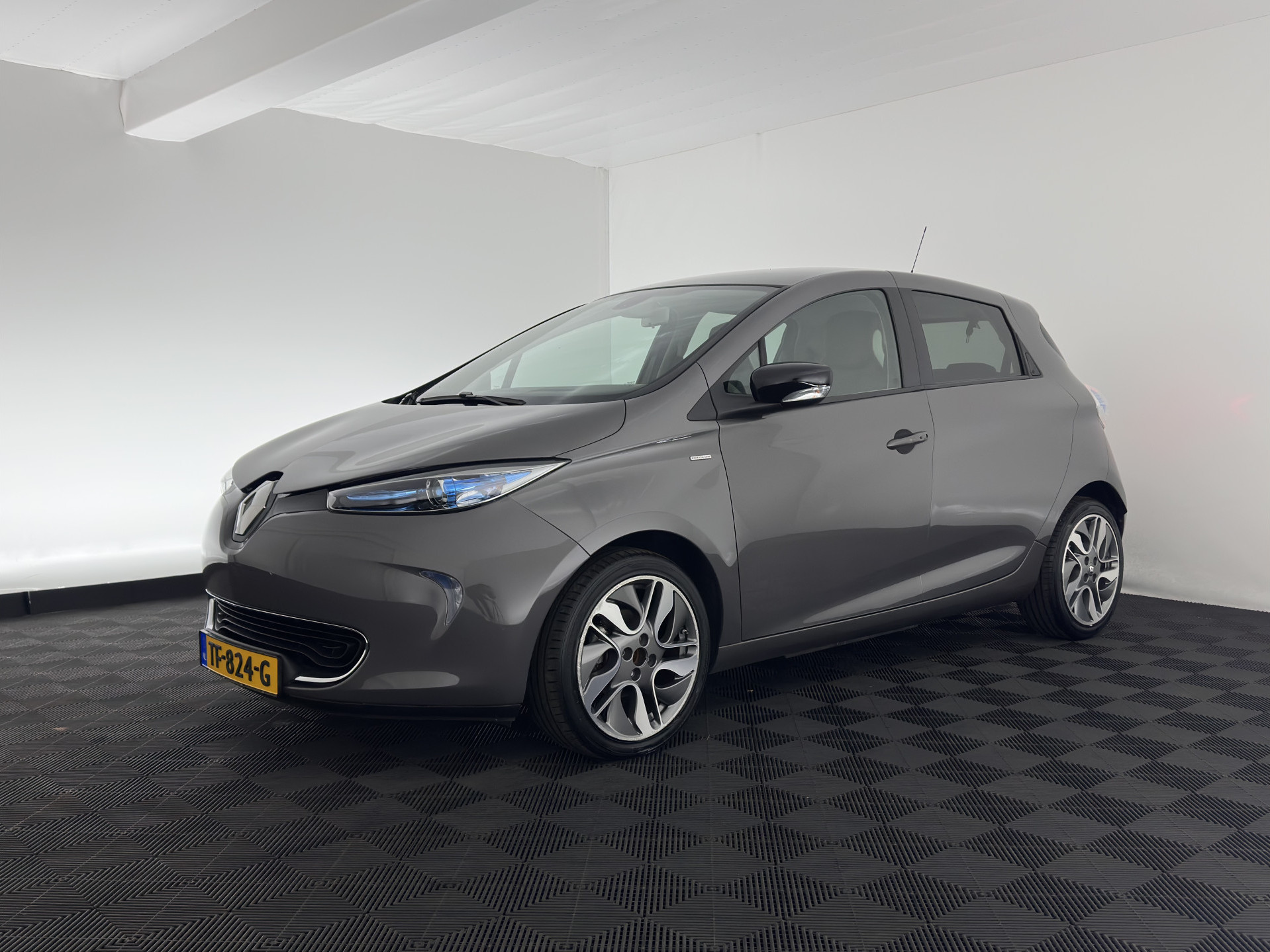 Renault ZOE (inclusive-battery) Q90 Bose 41 kWh Quickcharge Edition One (3-Fase-43 kW) {SOH-92%} Aut.*LEATHER | FULL-LED | DIGI-COCKPIT | HEATED-COMFORTSEATS | BOSE-PREMIUM-AUDIO | CAMERA | R-LINK | PDC | PRIVACY-GLASS |  17"ALU*
