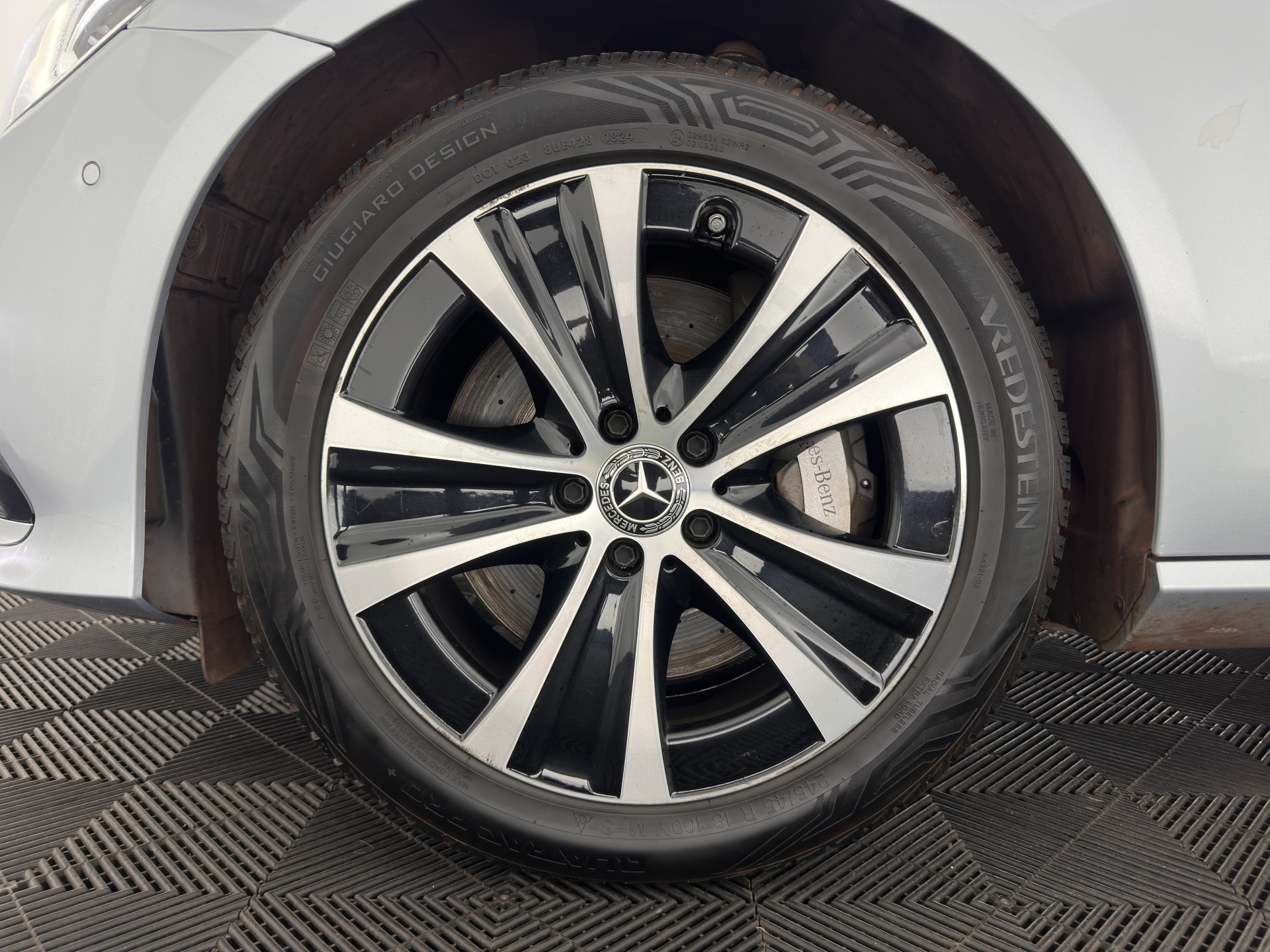 Mercedes-Benz E-klasse Estate 300 de Luxury Line ( Plug-in ) (INCL-BTW) Aut. *LEATHER | FULL-LED | WIDESCREEN-COCKPIT | BLIND-SPOT | AMBIENT-LIGHT | HEATED-SPORTSEATS | CAMERA | DAB+ | NAVI-FULLMAP | PDC | ADAPTIVE-CRUISE | ECC | 18''ALU*