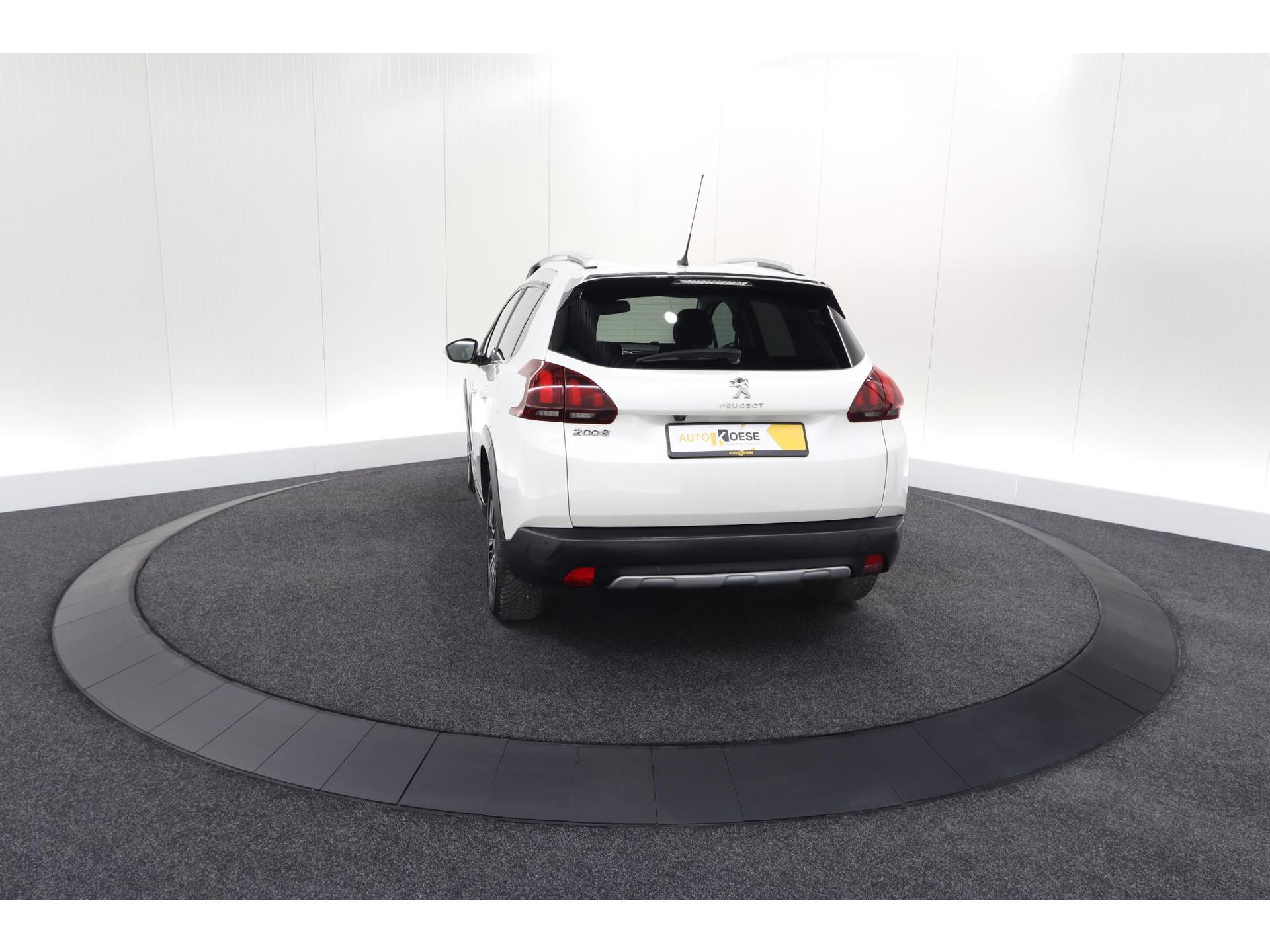 Peugeot 2008 PureTech 130 Allure | Camera | Apple Carplay | Parkeersensoren | Navigatie