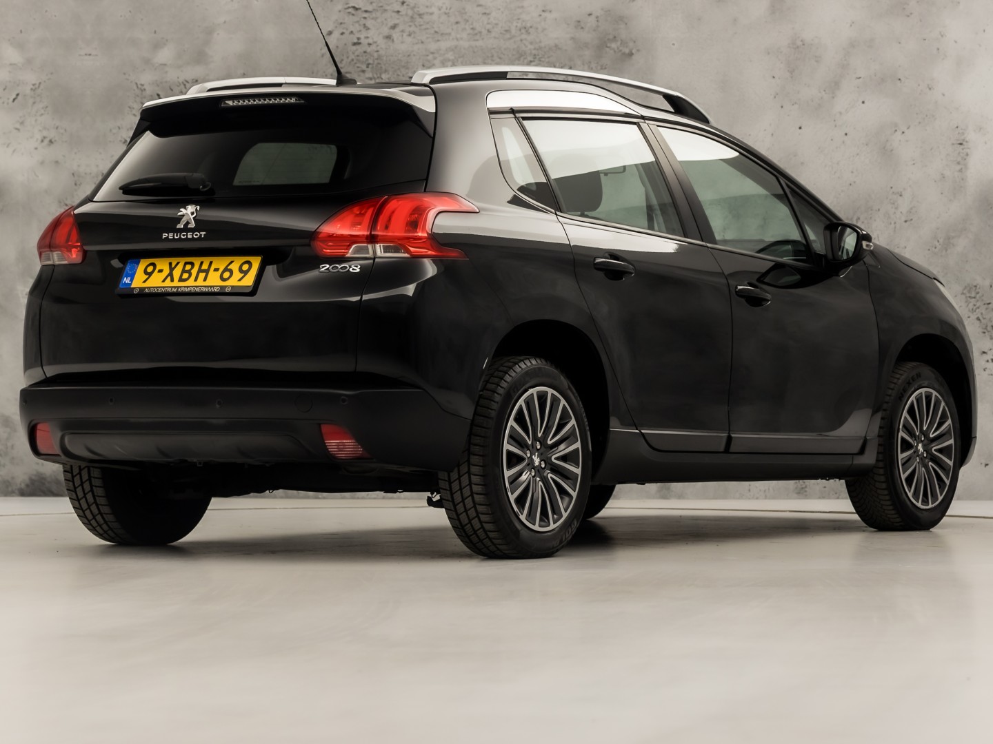 Peugeot 2008 1.2 VTi Sport (PANORAMADAK, NAVIGATIE, PARKEERSENSOREN, SPORTSTOELEN, CRUISE, NIEUWE APK, NIEUWSTAAT)