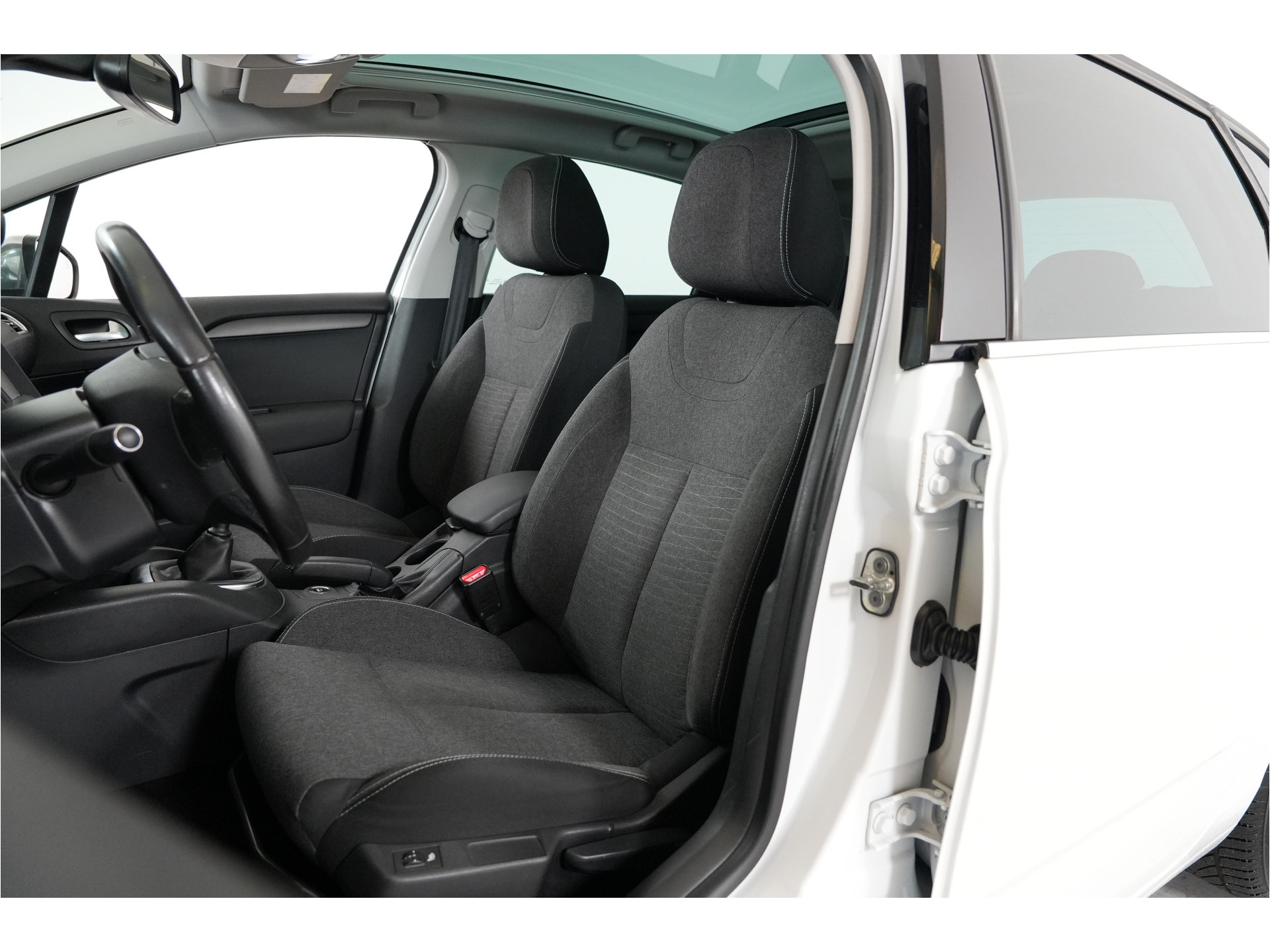 Citroën C4 1.2 PureTech Feel Collection | Trekhaak | Pano | Cruise | Stl. verw. | Climate | PDC |