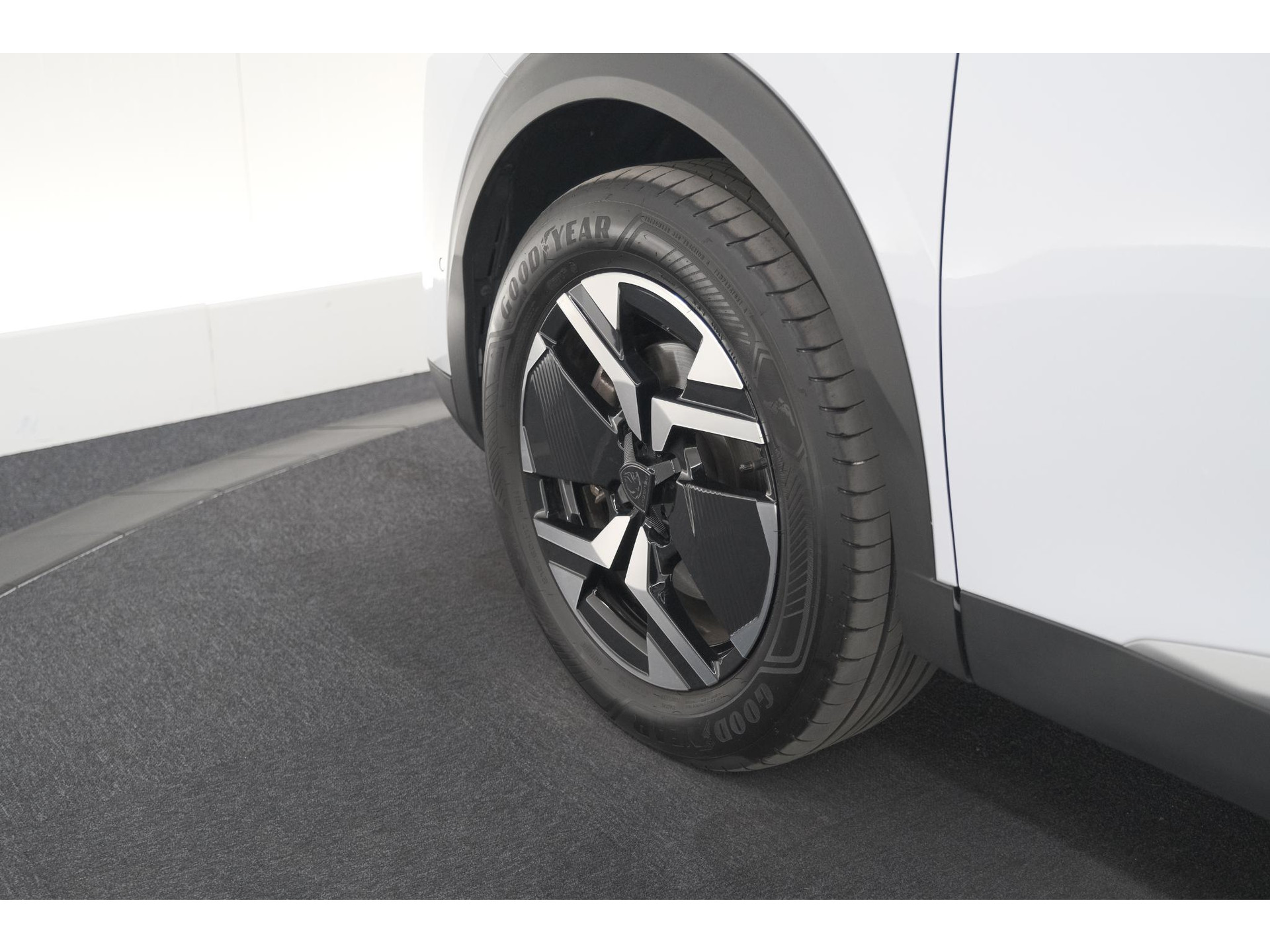 Peugeot 2008 Hybrid 145 e-DCS6 Allure | 360 Camera | Adaptieve Cruise Control | Dodehoekdetectie