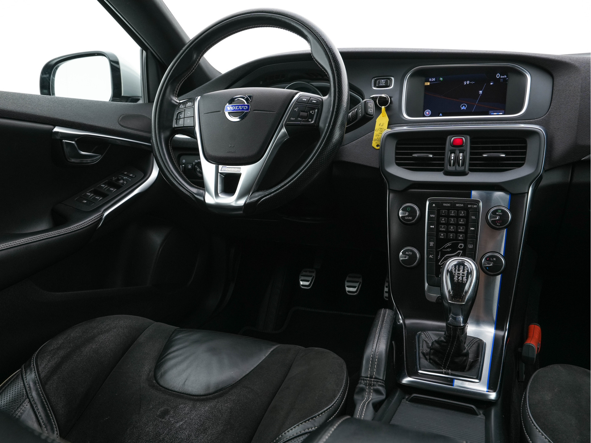 Volvo V40 1.6 T3 R-Design *NAVI-FULLMAP | LEATHER-ALCANTARA | ECC | PDC | CRUISE | SPORT-SEATS | TOWBAR | 17''ALU*