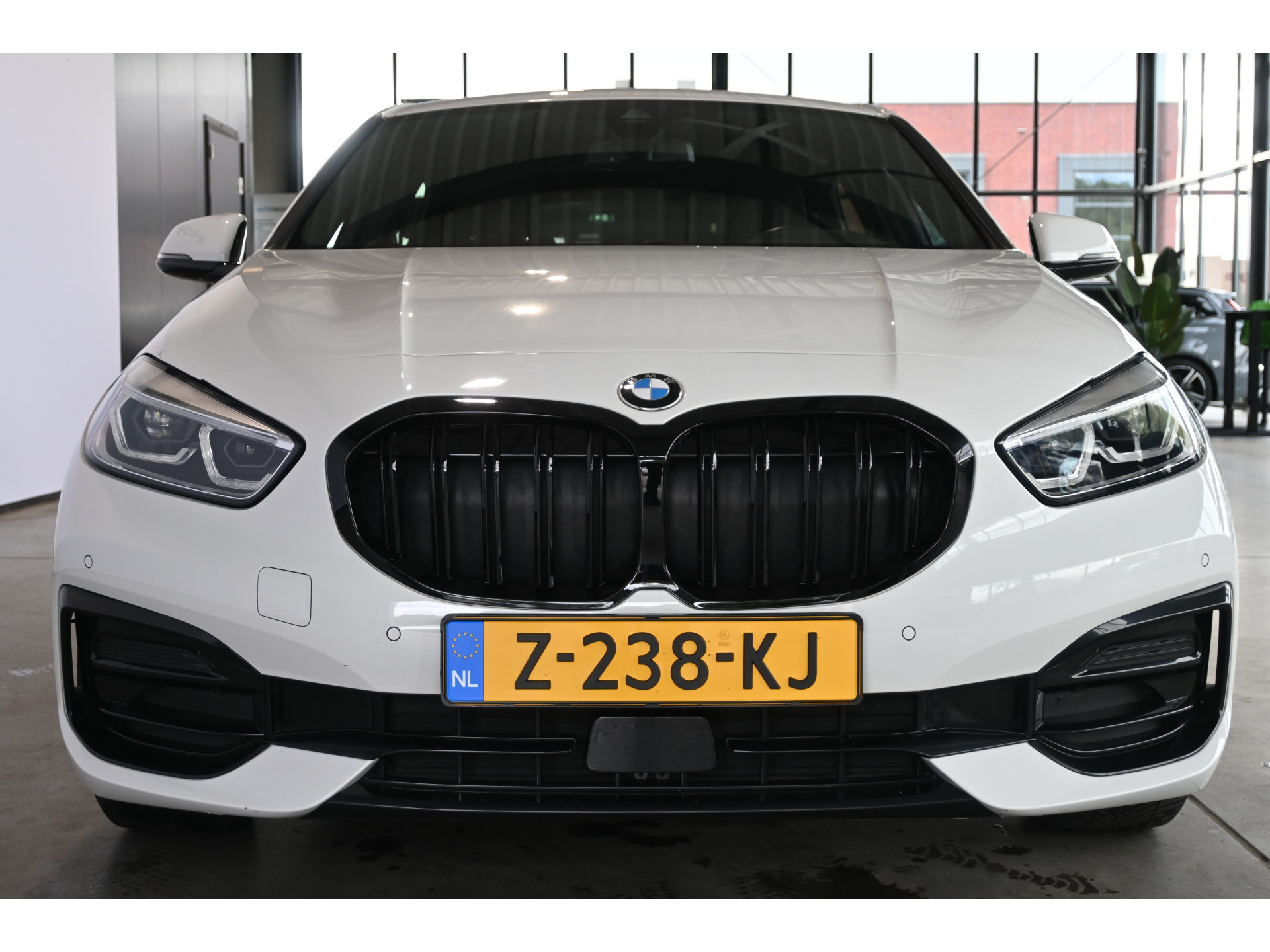 BMW 1-serie 118i High Executive Automaat Clima Virtual Cockpit LED Stoelverwarming CarPlay 100% Onderhouden! Inruil mogelijk!