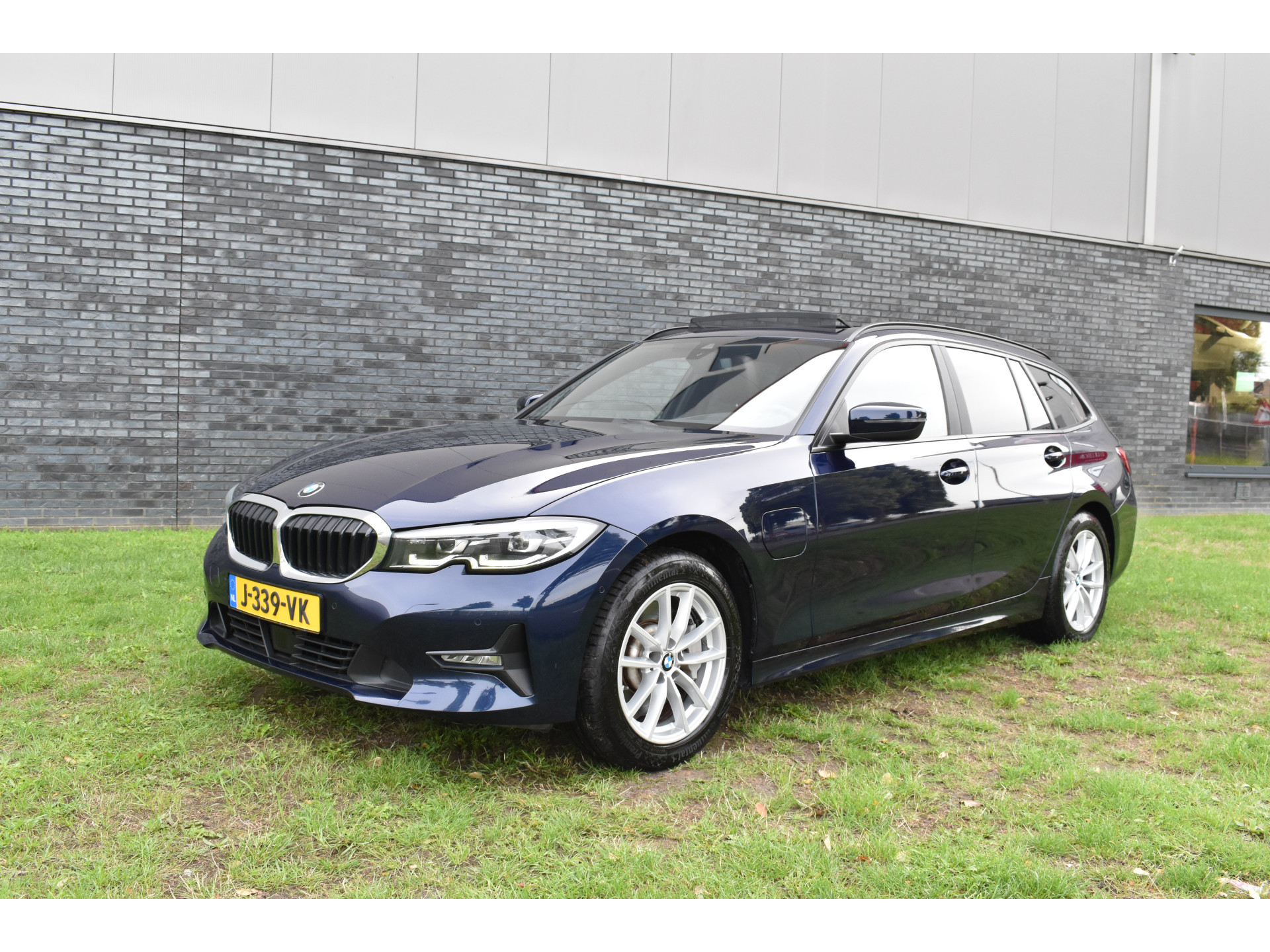 BMW 3-serie Touring 330e Business Edition Plus Plugin-hybride Pano Leder