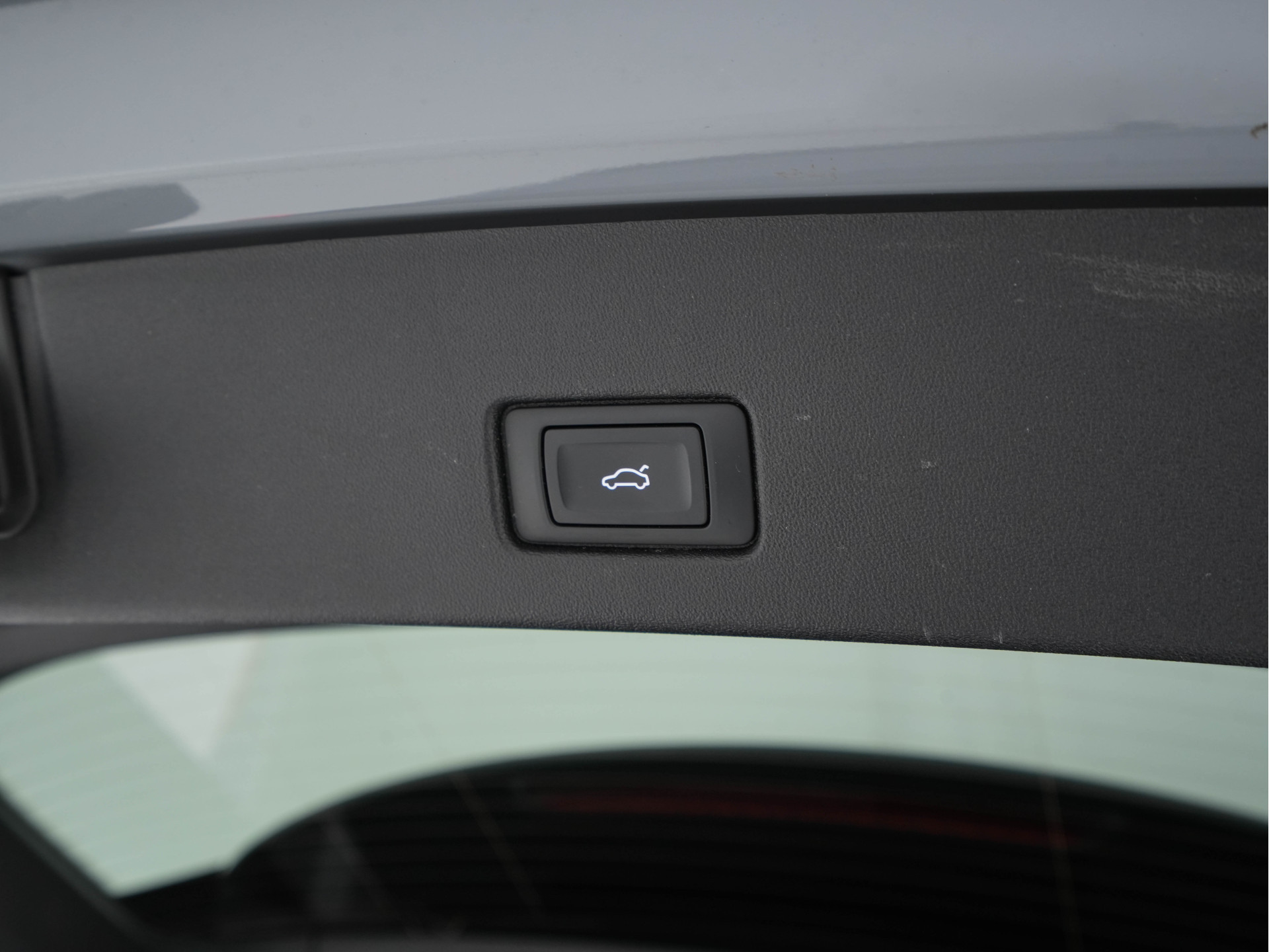 Audi Q4 e-tron 40 S-line Launch edition Competition 77 kWh [ 3-Fase-11kW ] {SOH-93%} (INCL-BTW) *HEATPUMP | LEATHER-FABRIC | SONOS-AUDIO | MATRIX-LED | ADAPTIVE-CRUISE | HEATED-SPORTSEATS | AMBIENTLIGHT | DIGI-COCKPIT | CAMERA | KEYLESS | DAB+ | NAVI-FULL