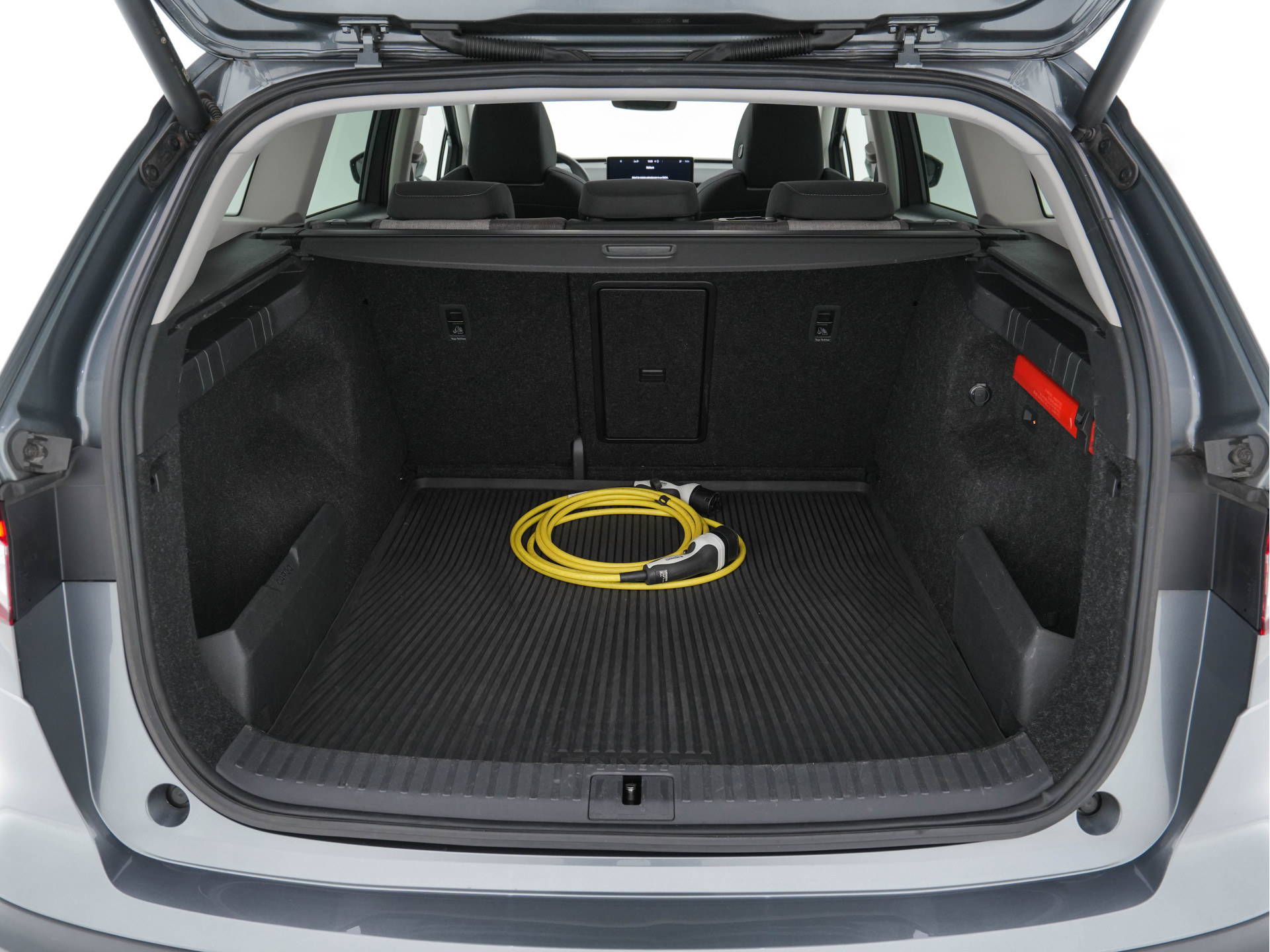 ŠKODA Enyaq iV 60 [ 3-Fase ] {SOH-87%} (INCL-BTW) *PANO | FULL-LED | DIGI-COCKPIT | CAMERA | KEYLESS | NAVI-FULLMAP | PRIVACY-GLASS | AMBIENT-LIGHT | ECC | COMFORT-SEATS | DAB + | PDC | CRUISE | CARPLAY | TOWBAR | 19 "ALU*