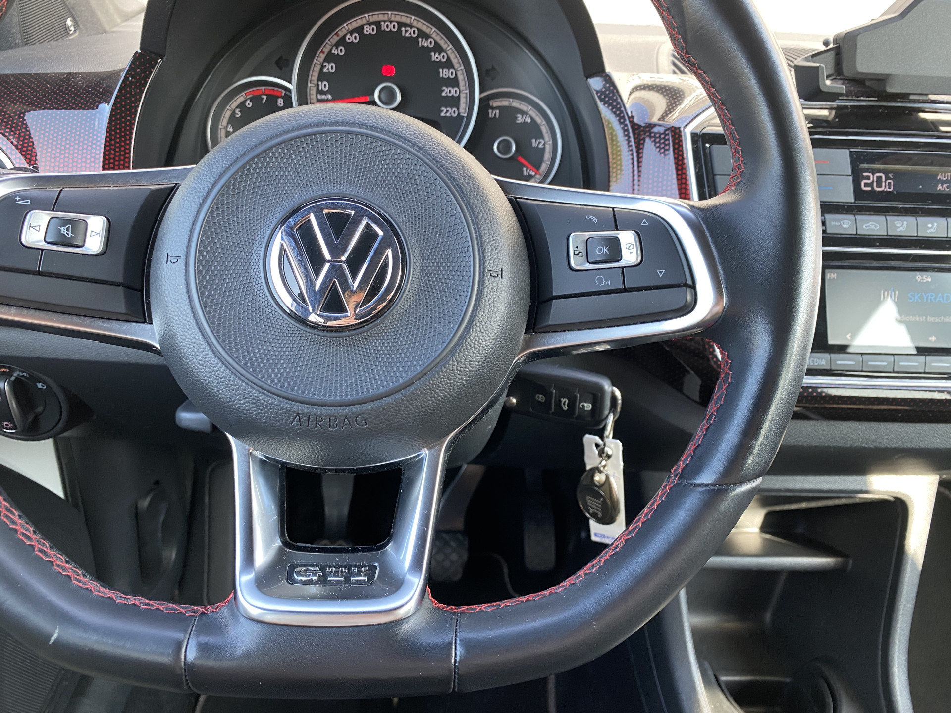 Volkswagen Up! 1.0 TSI GTI 116 pk | 17 inch lichtmetaal | stoelverwarming | climate control | zwart dak-spiegels | NL auto