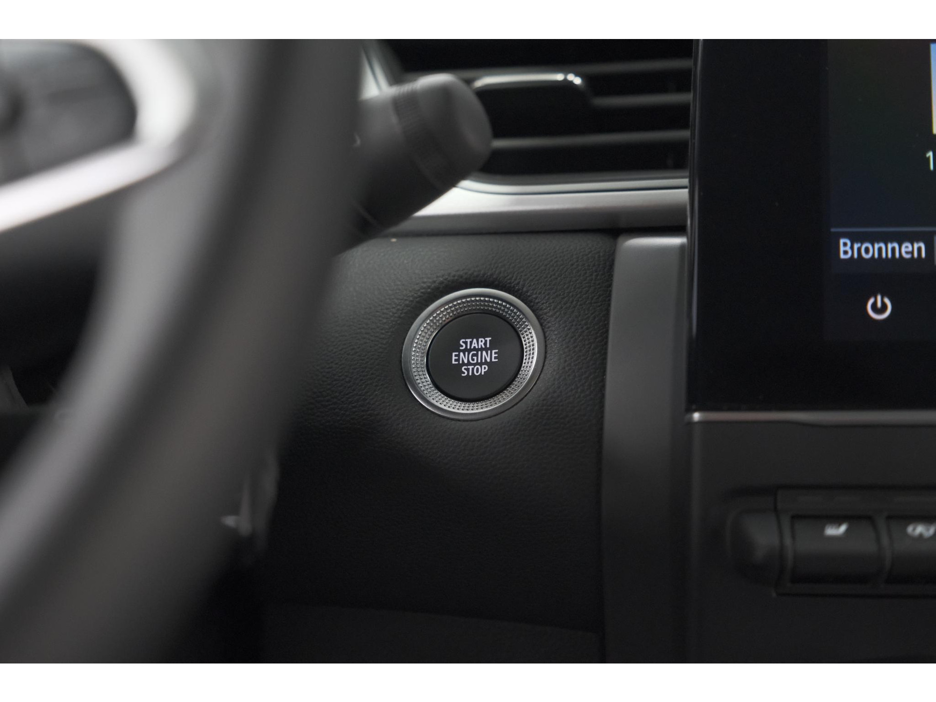 Renault Captur Mild Hybrid 140 EDC Techno | Camera | 9.3 Inch Scherm | Apple Carplay | Parkeersensoren | Allseason Banden | Stoelverwarming