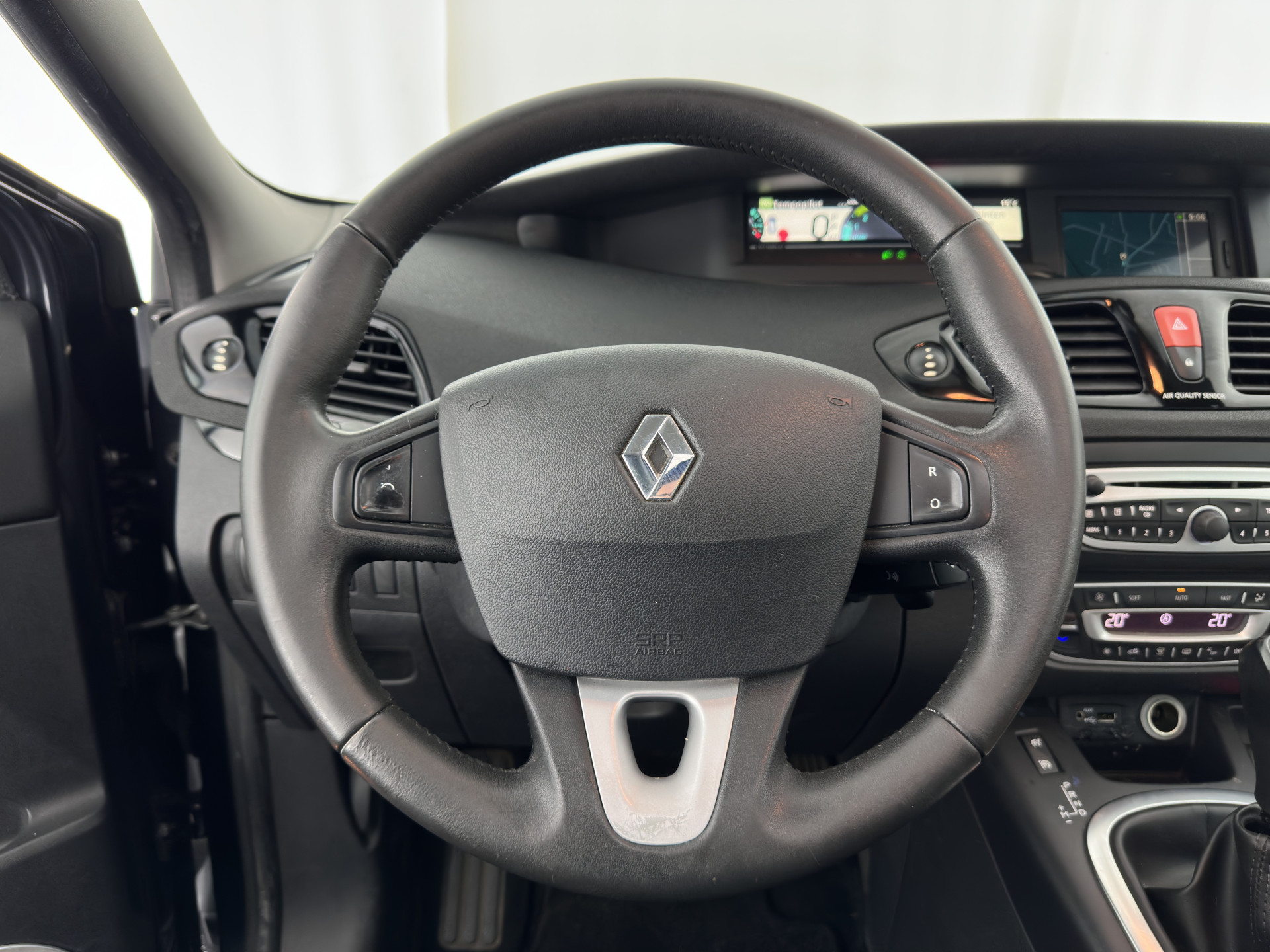 Renault Scénic 2.0 Aut. *PANO | LEATHER-FABRIC | NAVI-FULLMAP | KEYLESS | ECC | DIGIT-COCKPIT | PDC | CRUISE | TOWBAR |  17''ALU*