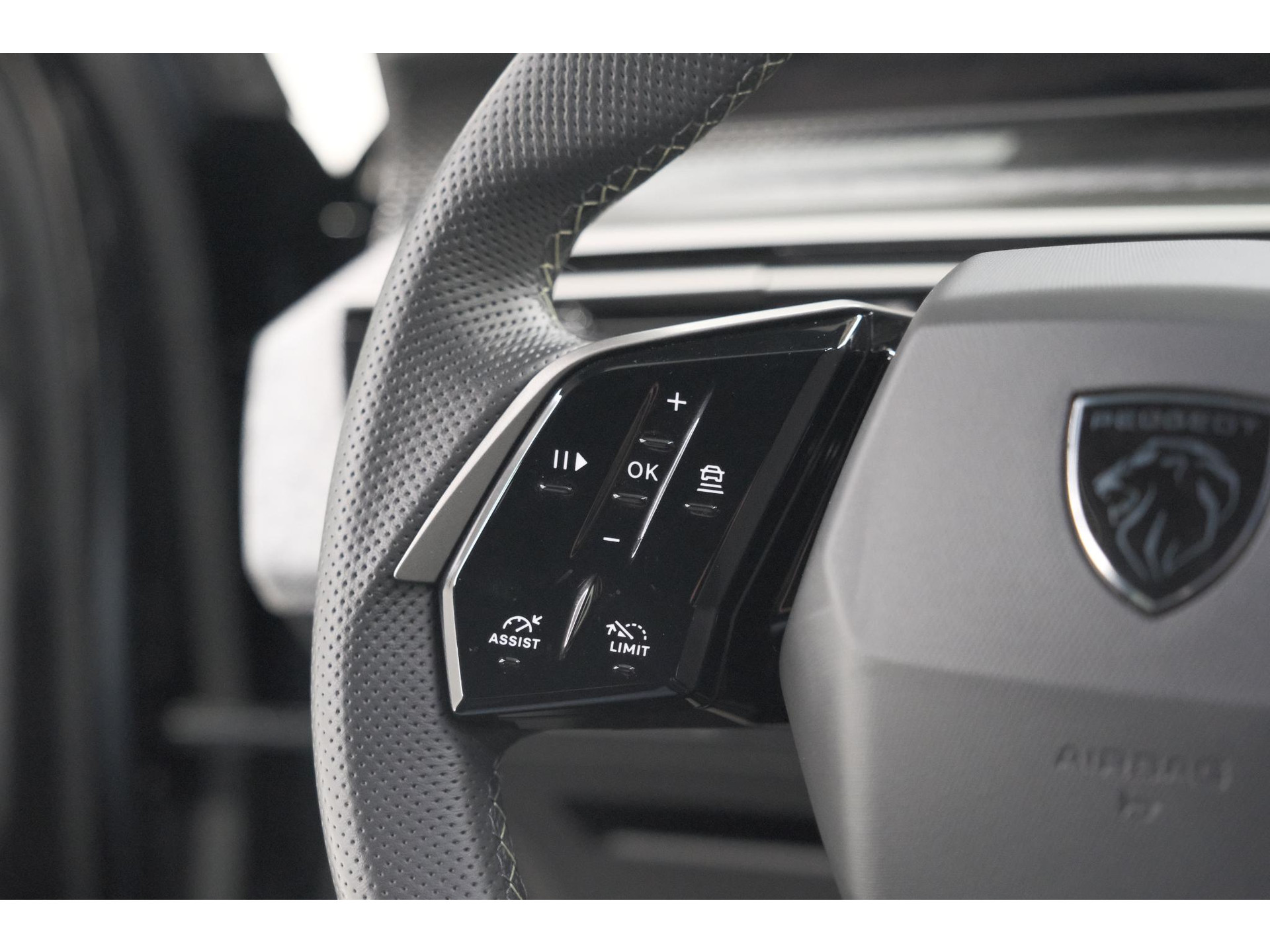 Peugeot 5008 1.2 Hybrid 136 GT 7p | Adaptieve Cruise Control | Camera | Elektrische Kofferklep | Stoelverwarming