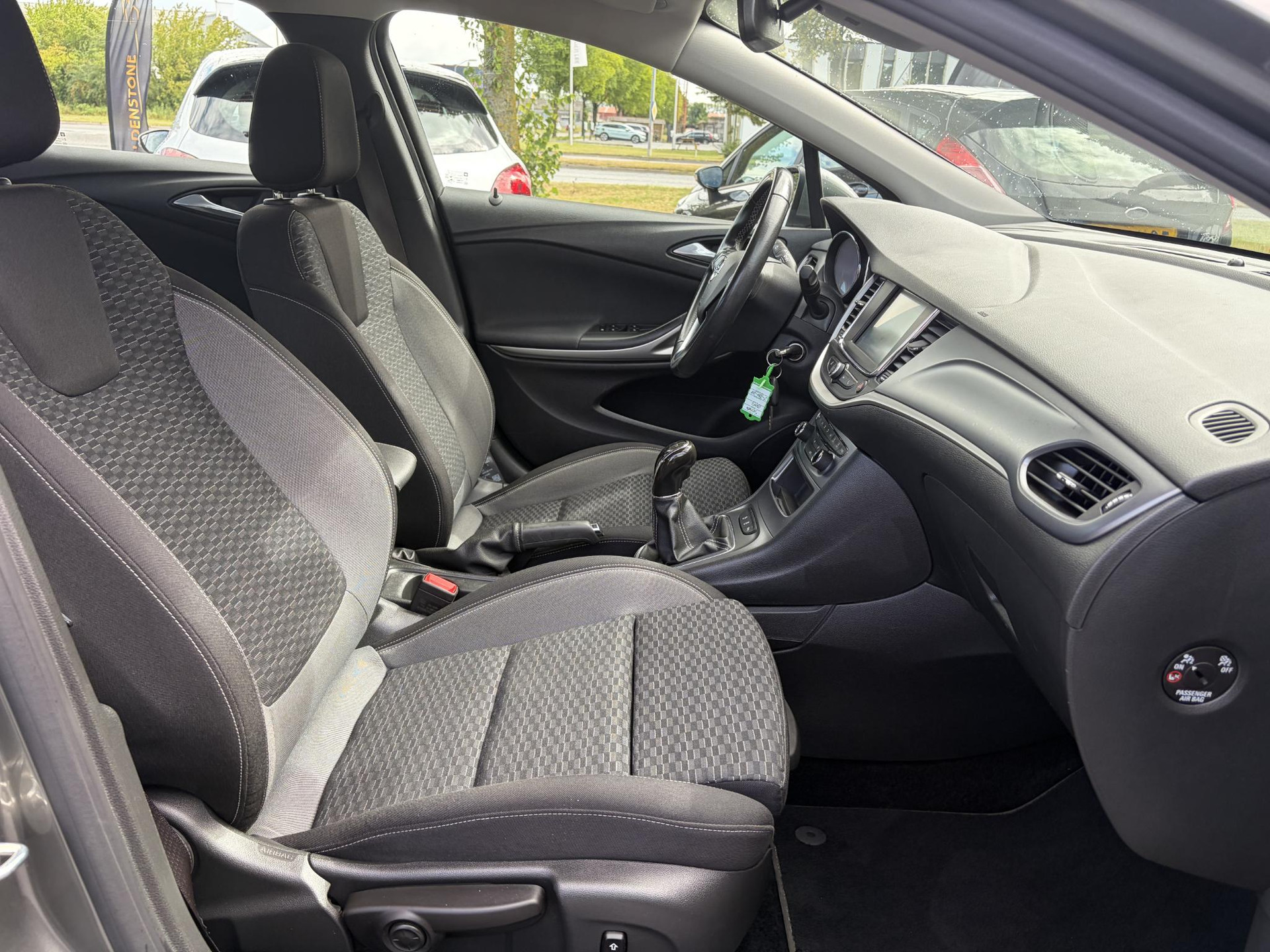 Opel Astra 1.2 Business Edition 147pk l 2e Eigenaar l Trekhaak l Navi l Carplay l 6 Bak l Clima l Cruise l Pdc V+A l Recent beurt gehad l Lm velgen l N.A.P l Apk tot 07-2028